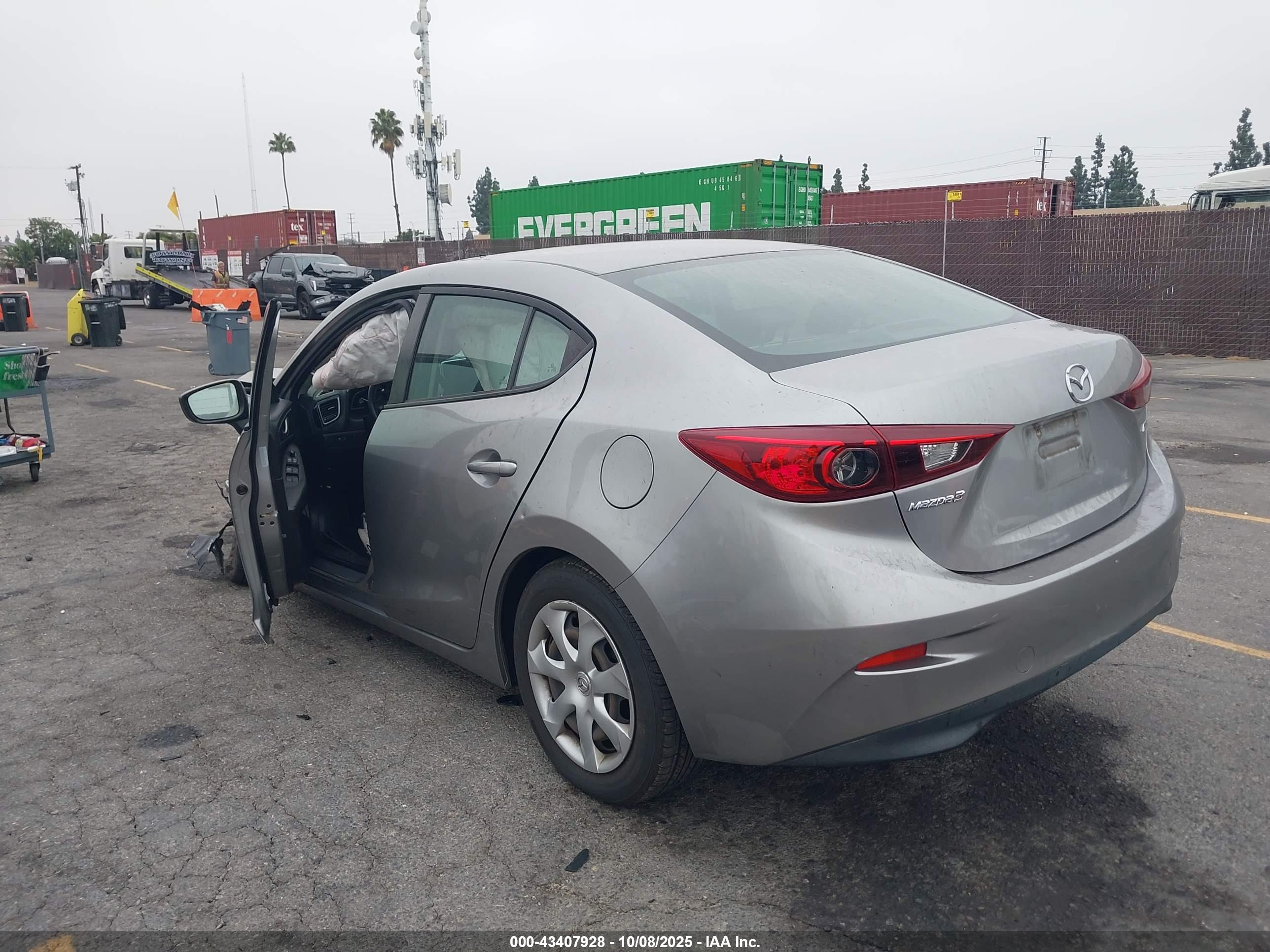 MAZDA MAZDA3 image 3