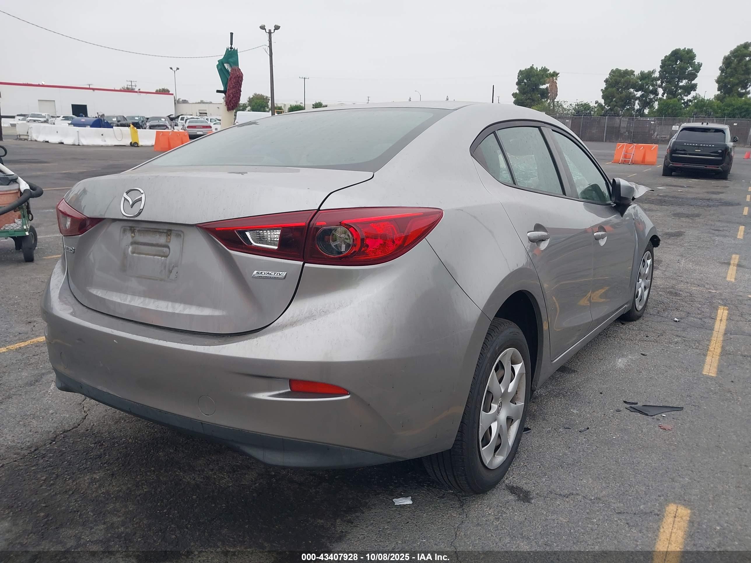 MAZDA MAZDA3 image 4