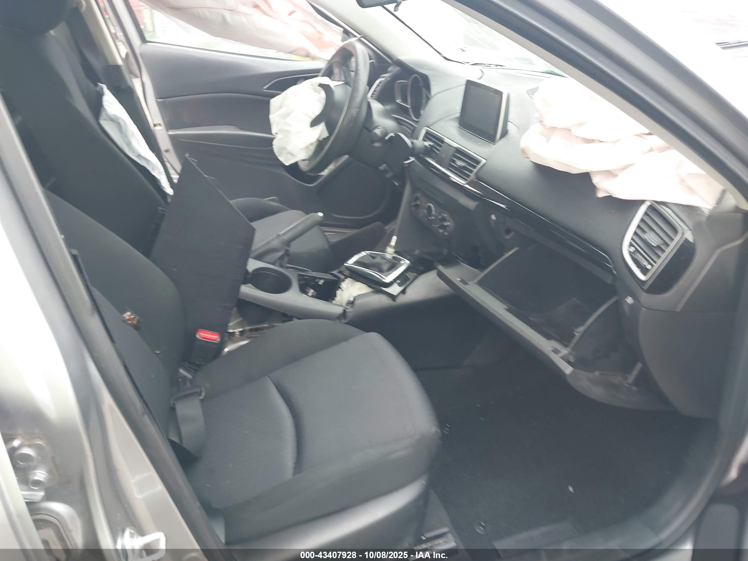 MAZDA MAZDA3 image 5
