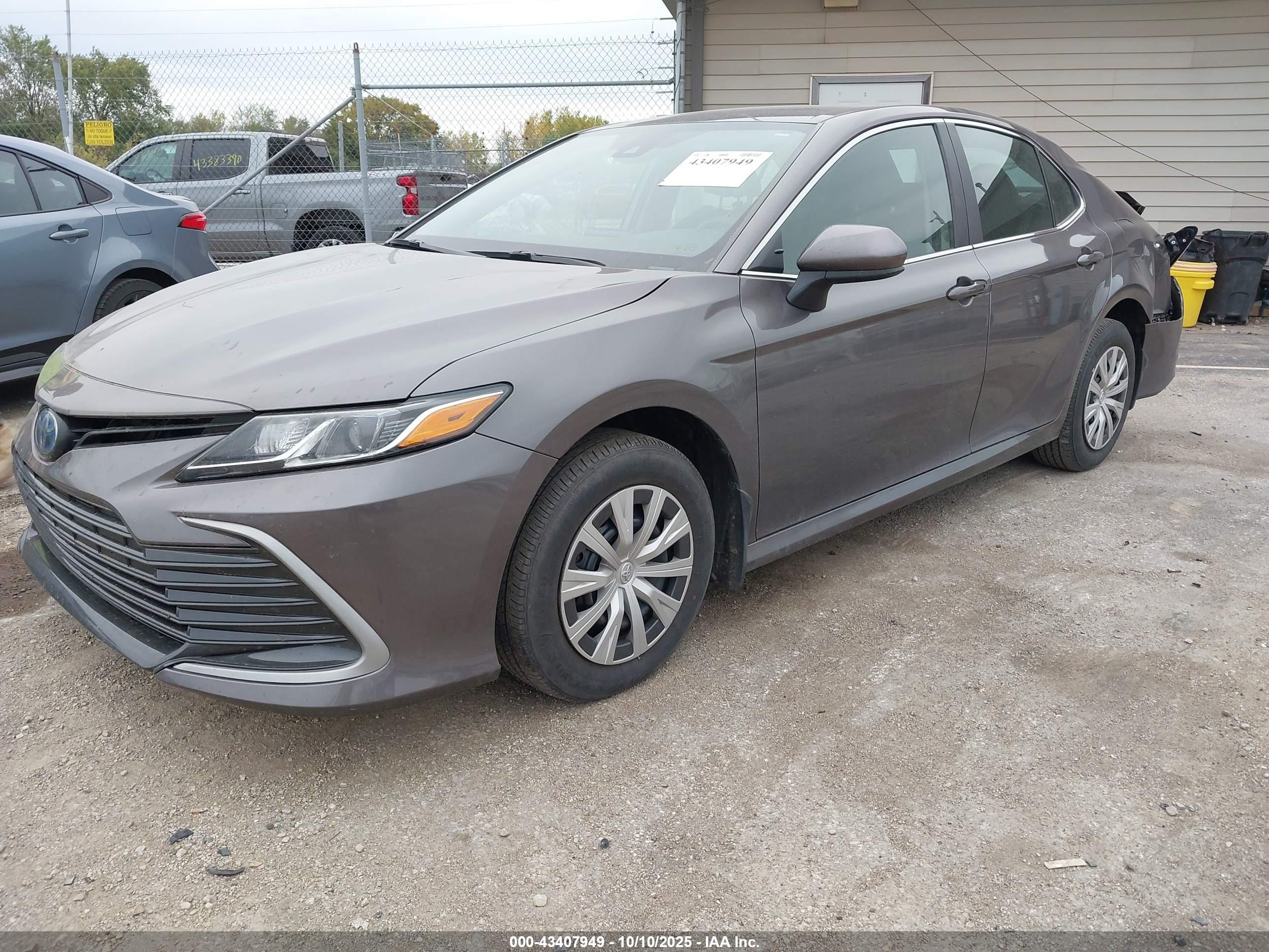 TOYOTA CAMRY image 2