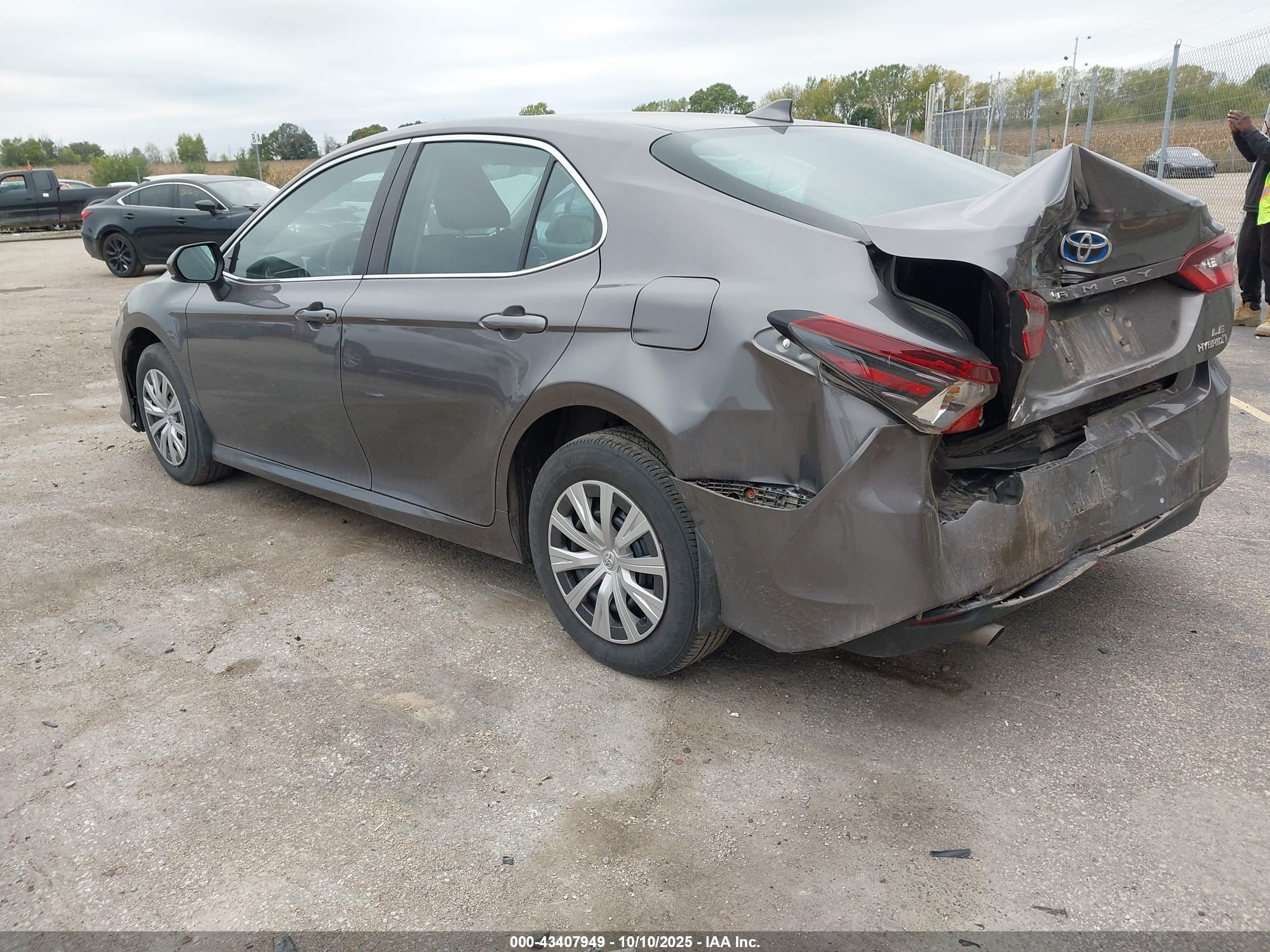 TOYOTA CAMRY image 3