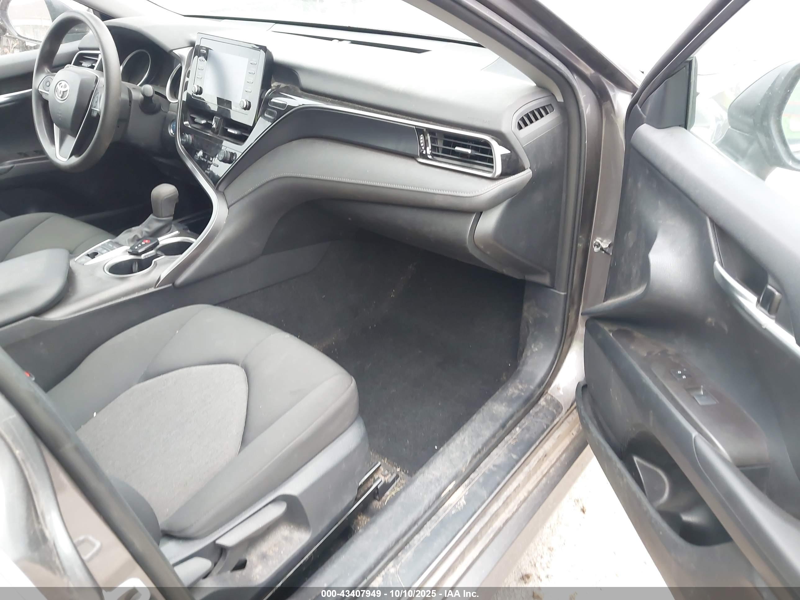 TOYOTA CAMRY image 5