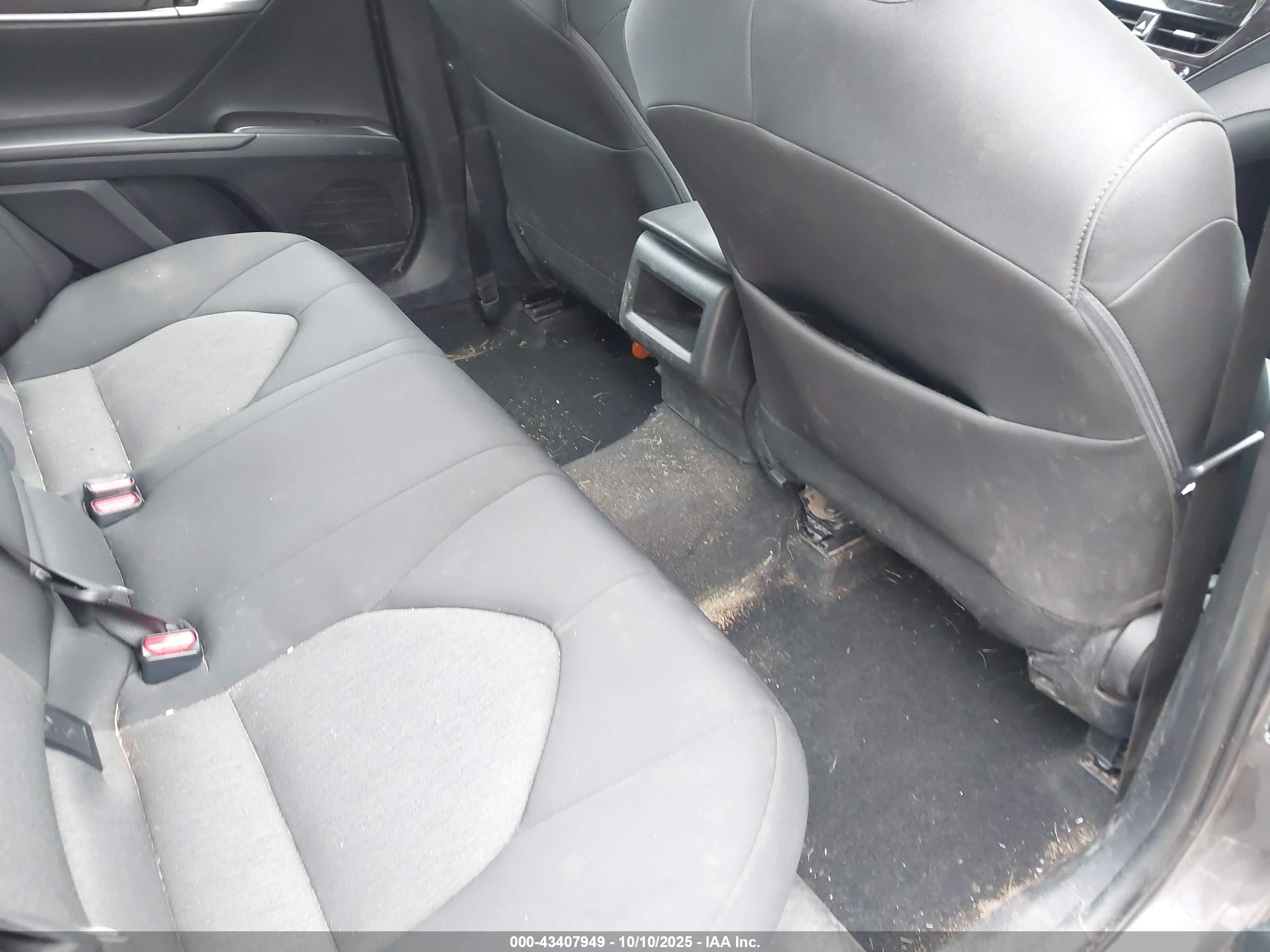 TOYOTA CAMRY image 8