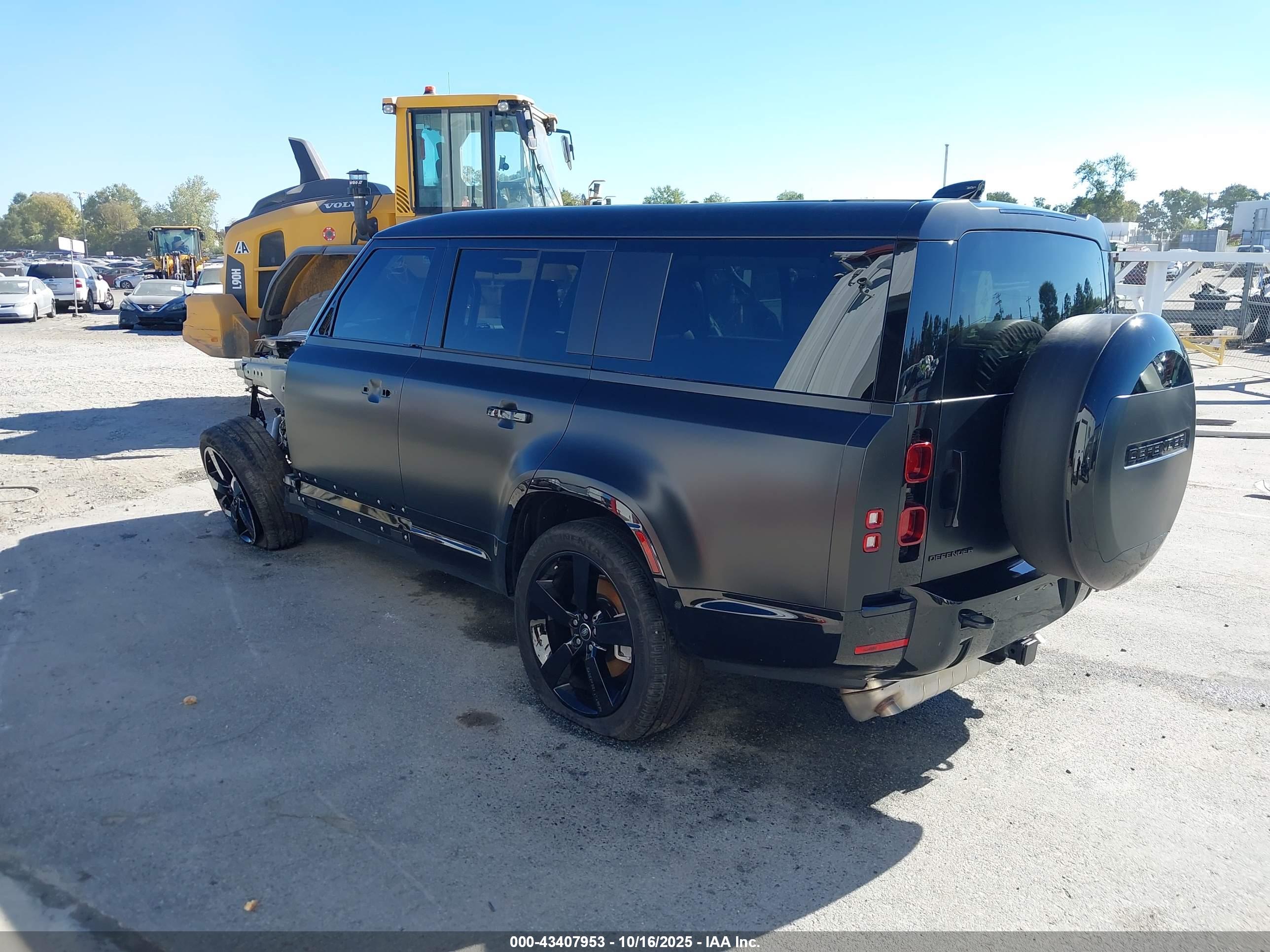 LAND ROVER image 3