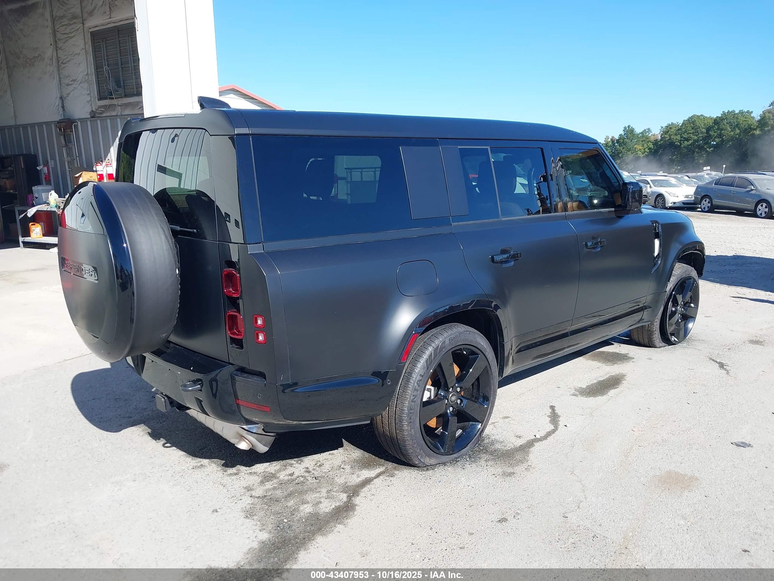 LAND ROVER image 4