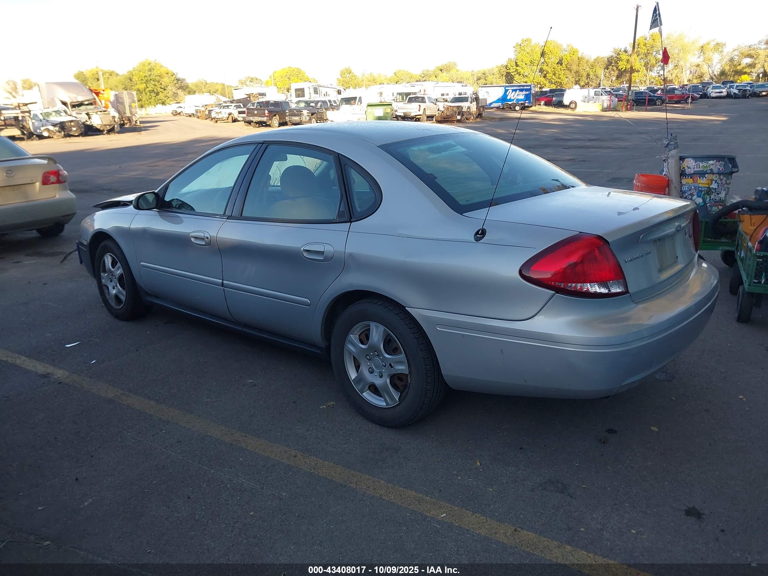 FORD TAURUS image 3