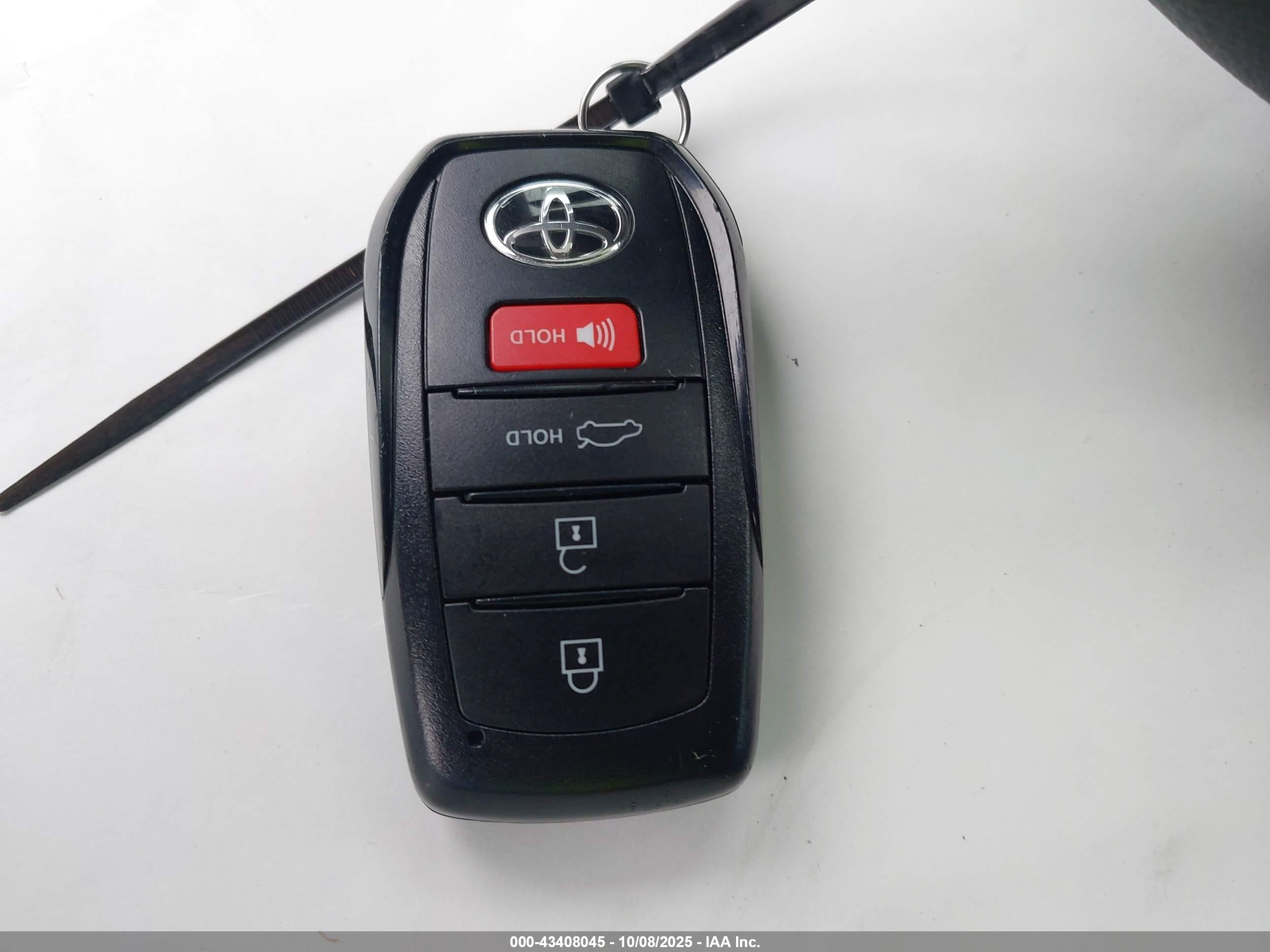 TOYOTA CAMRY image 11