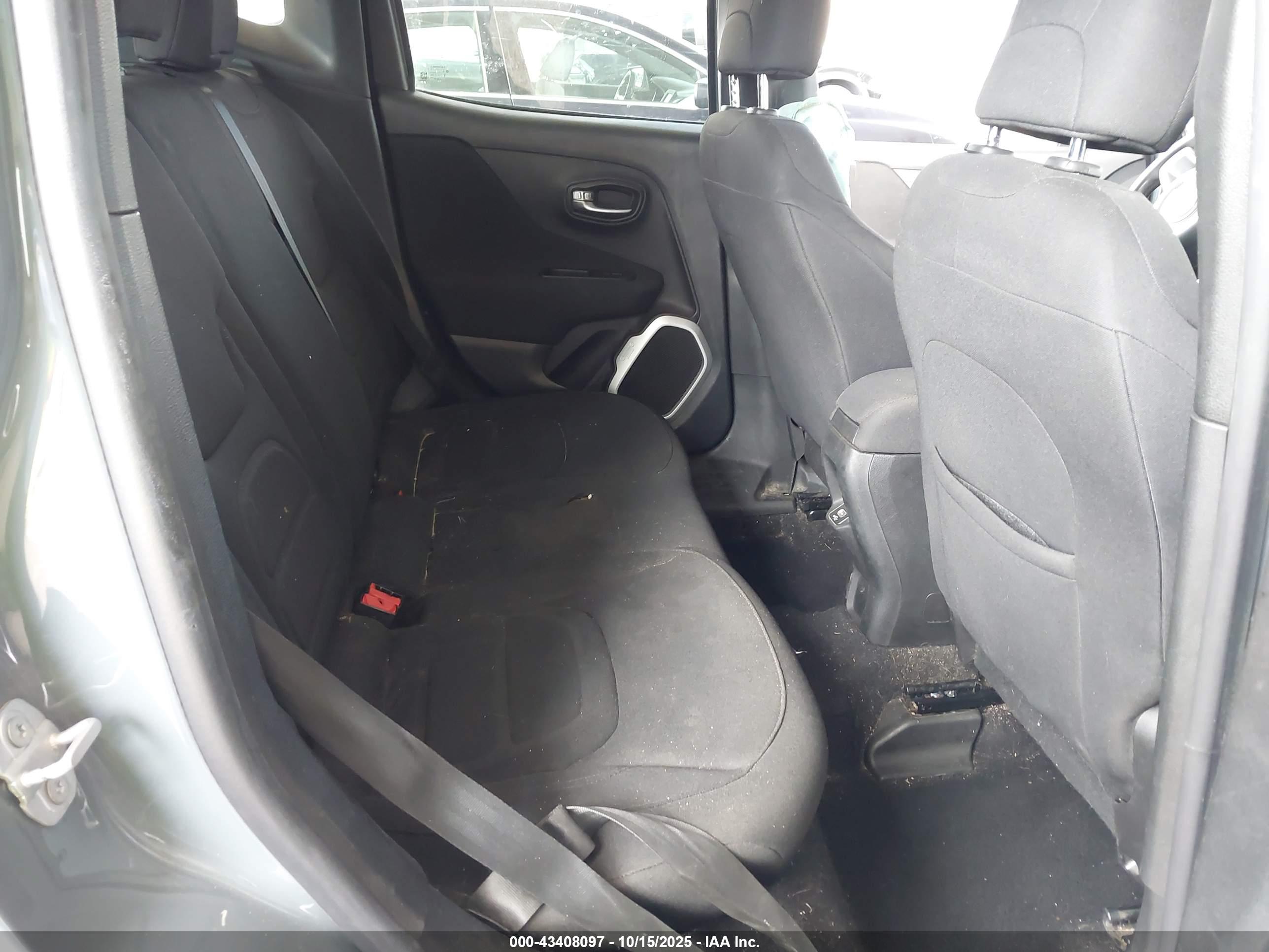 JEEP RENEGADE image 8