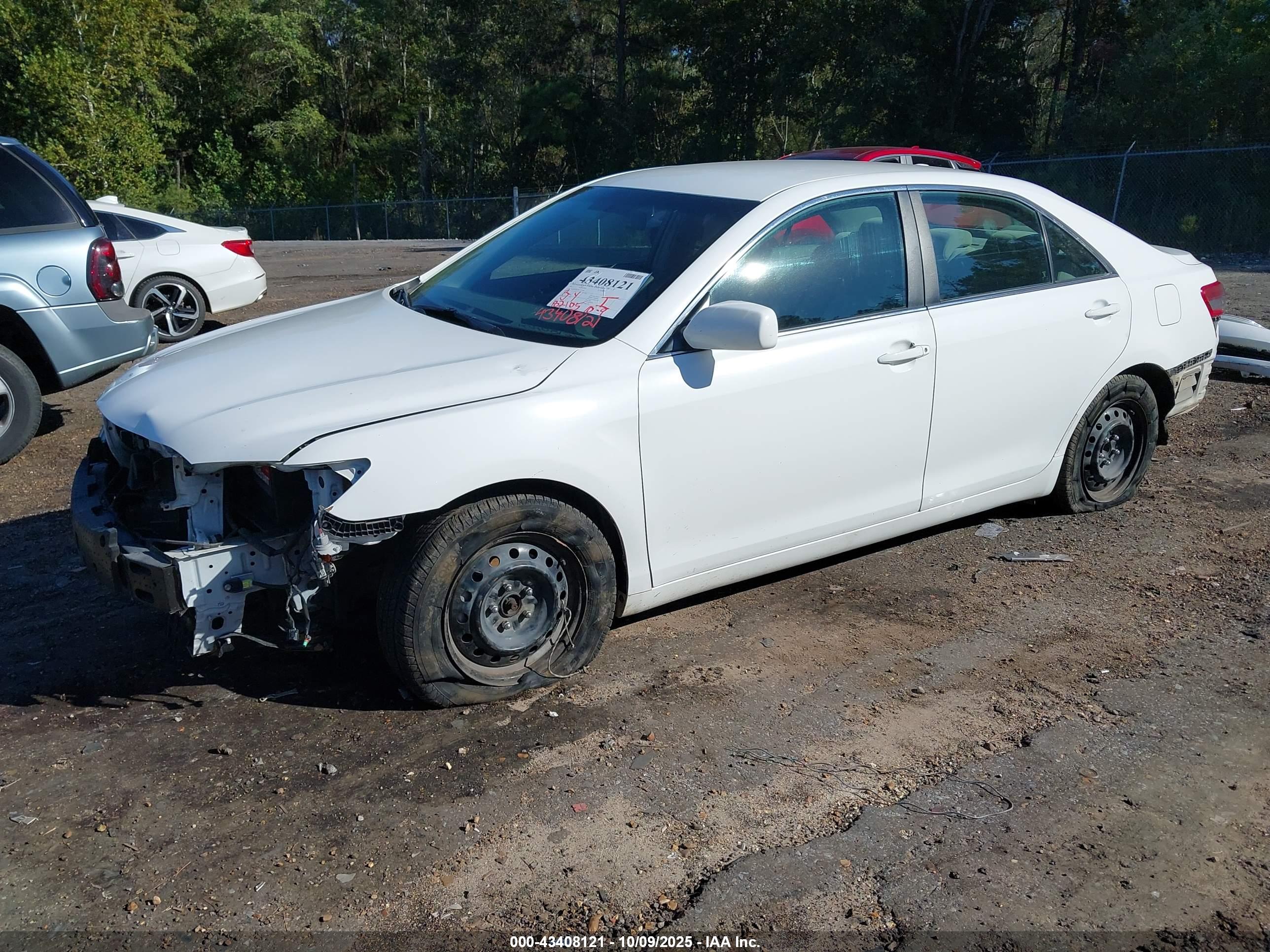 TOYOTA CAMRY image 2