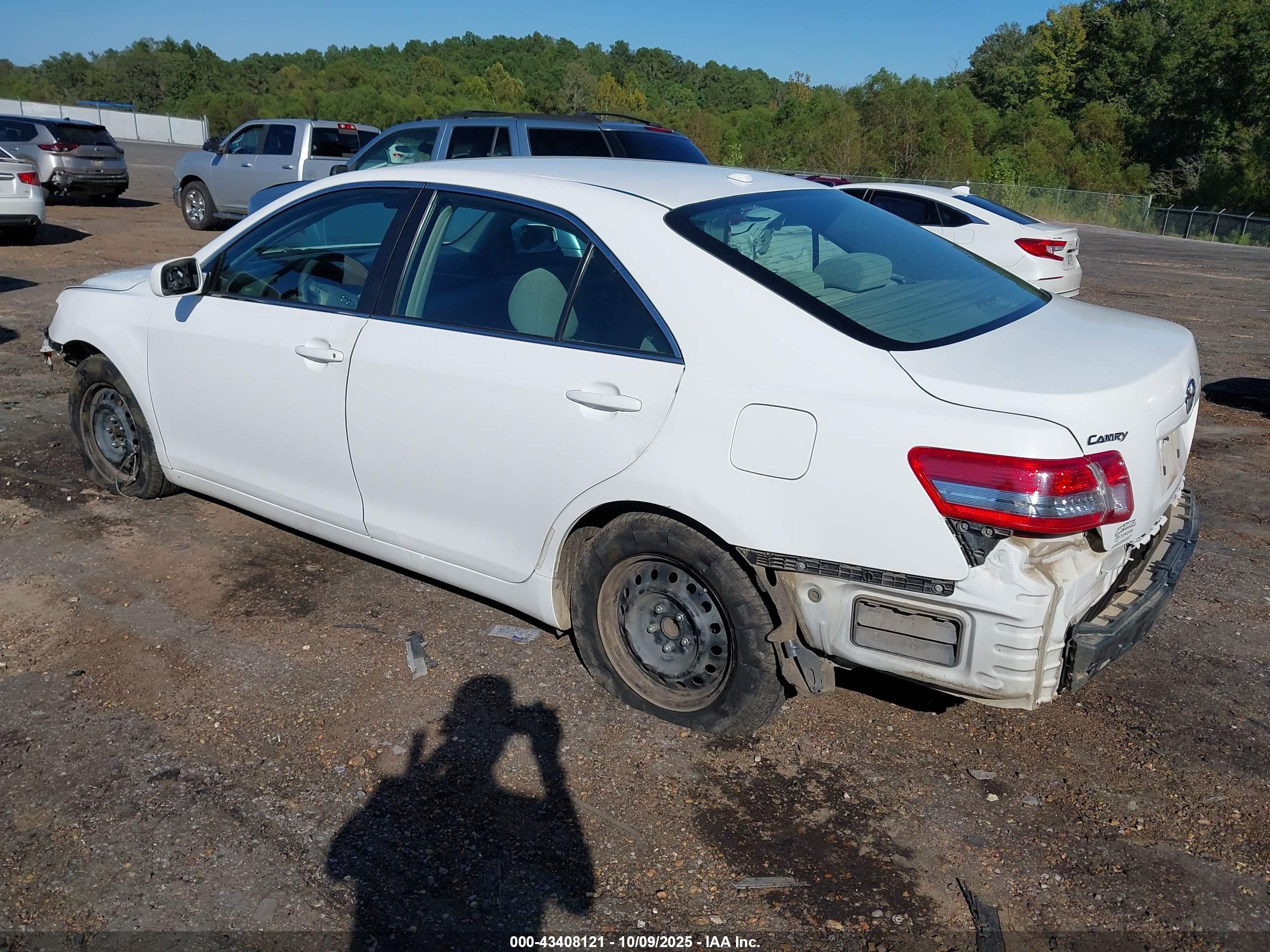 TOYOTA CAMRY image 3