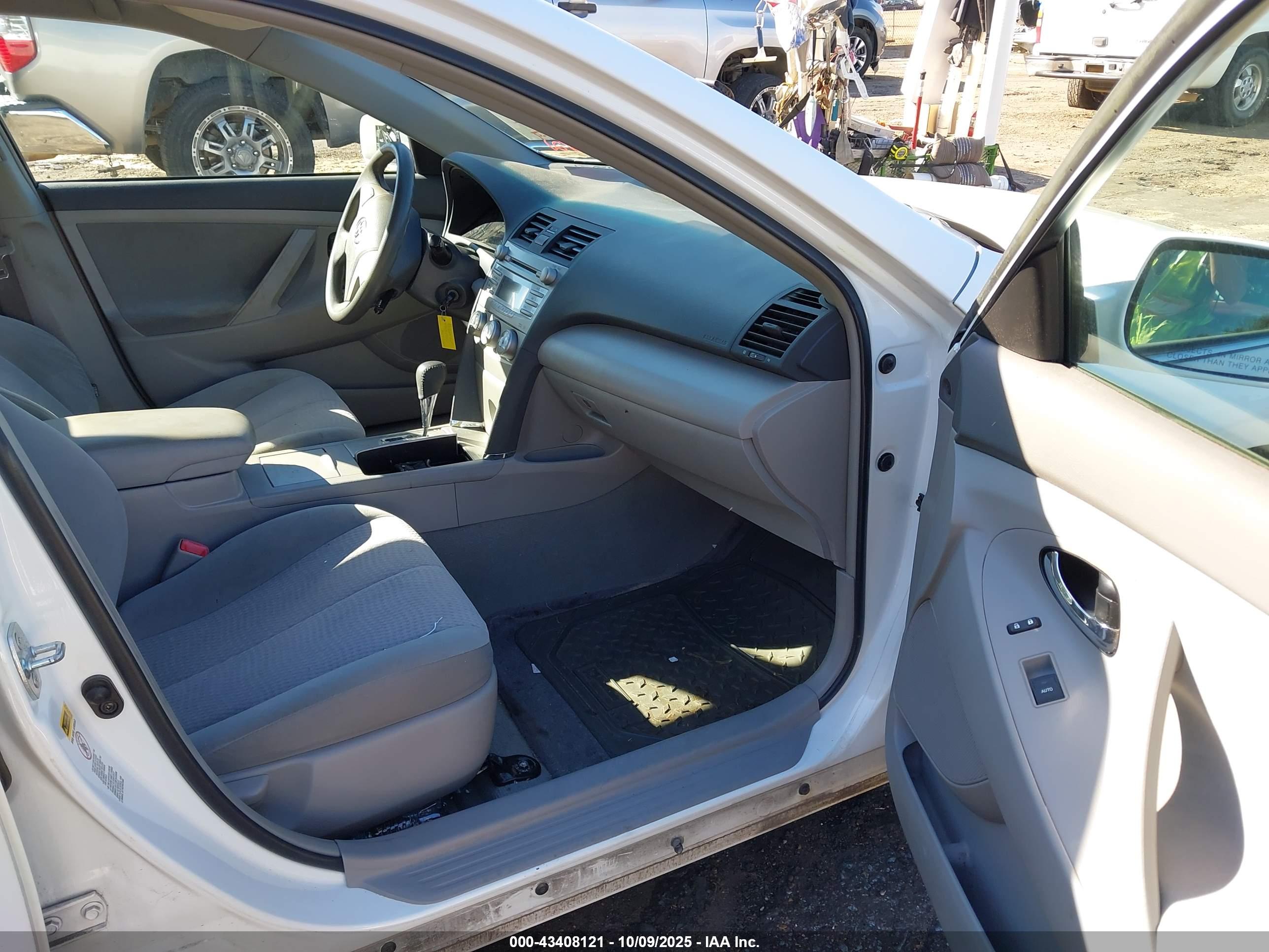 TOYOTA CAMRY image 5