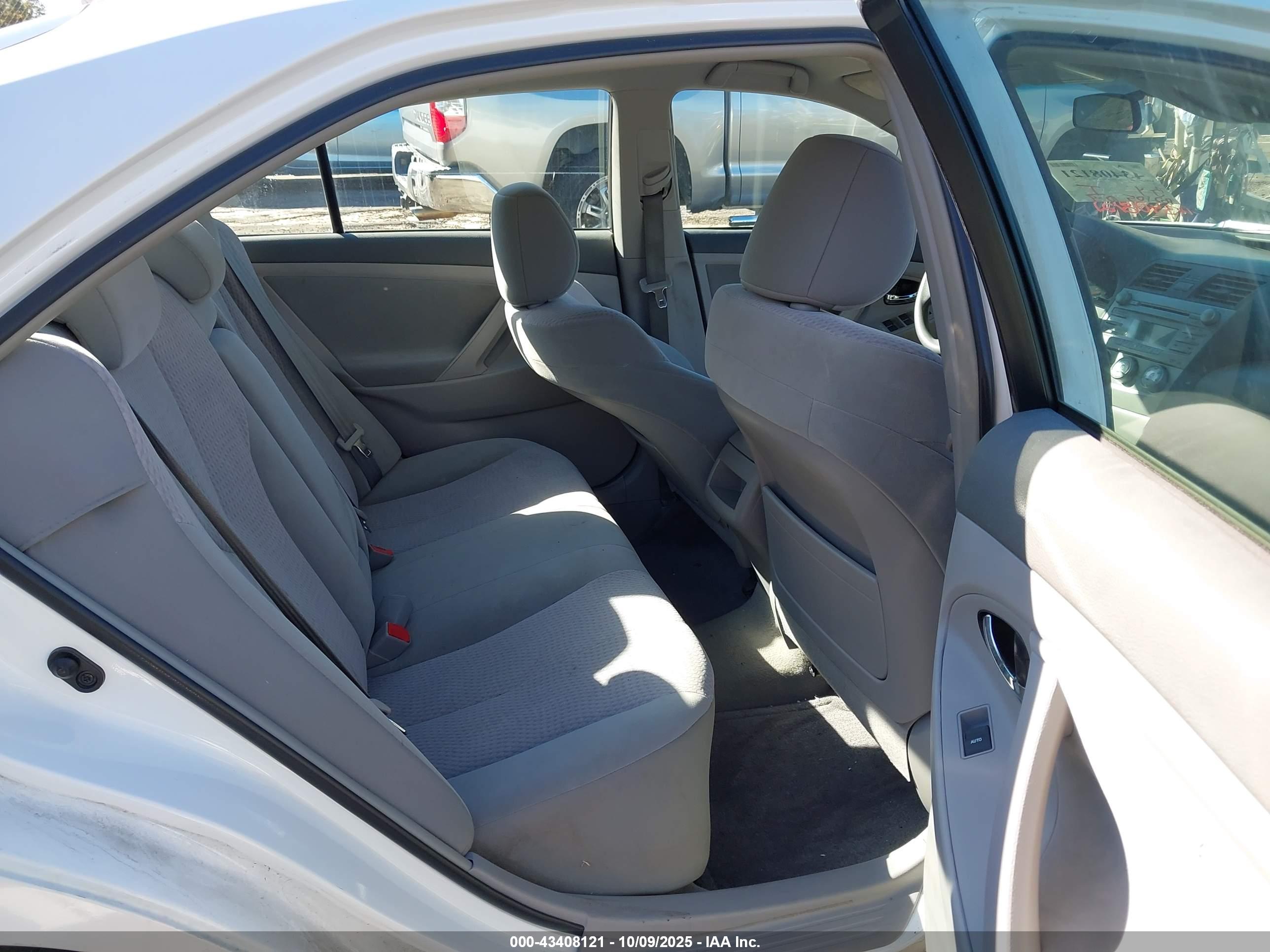 TOYOTA CAMRY image 8