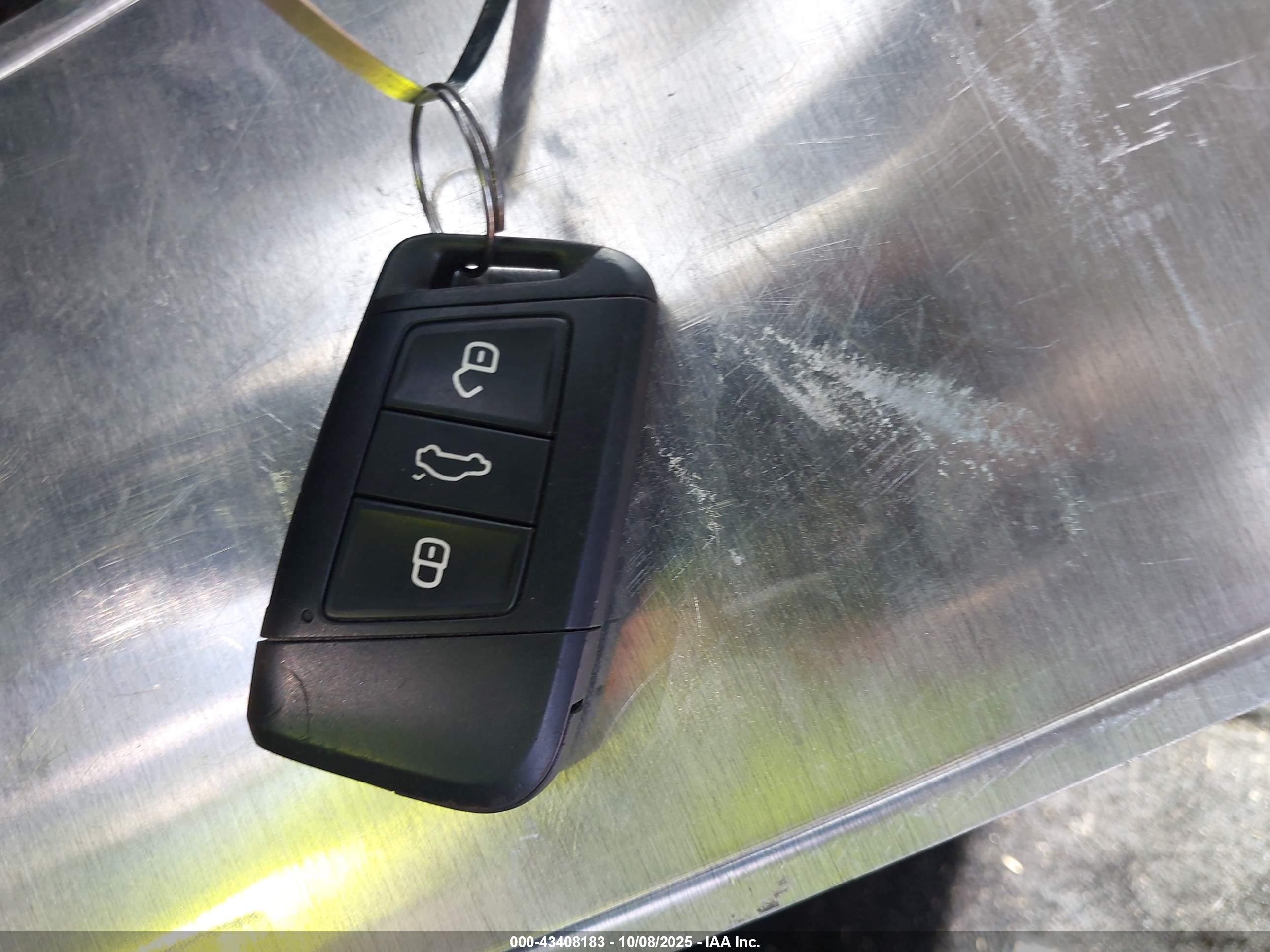 VOLKSWAGEN TAOS image 11