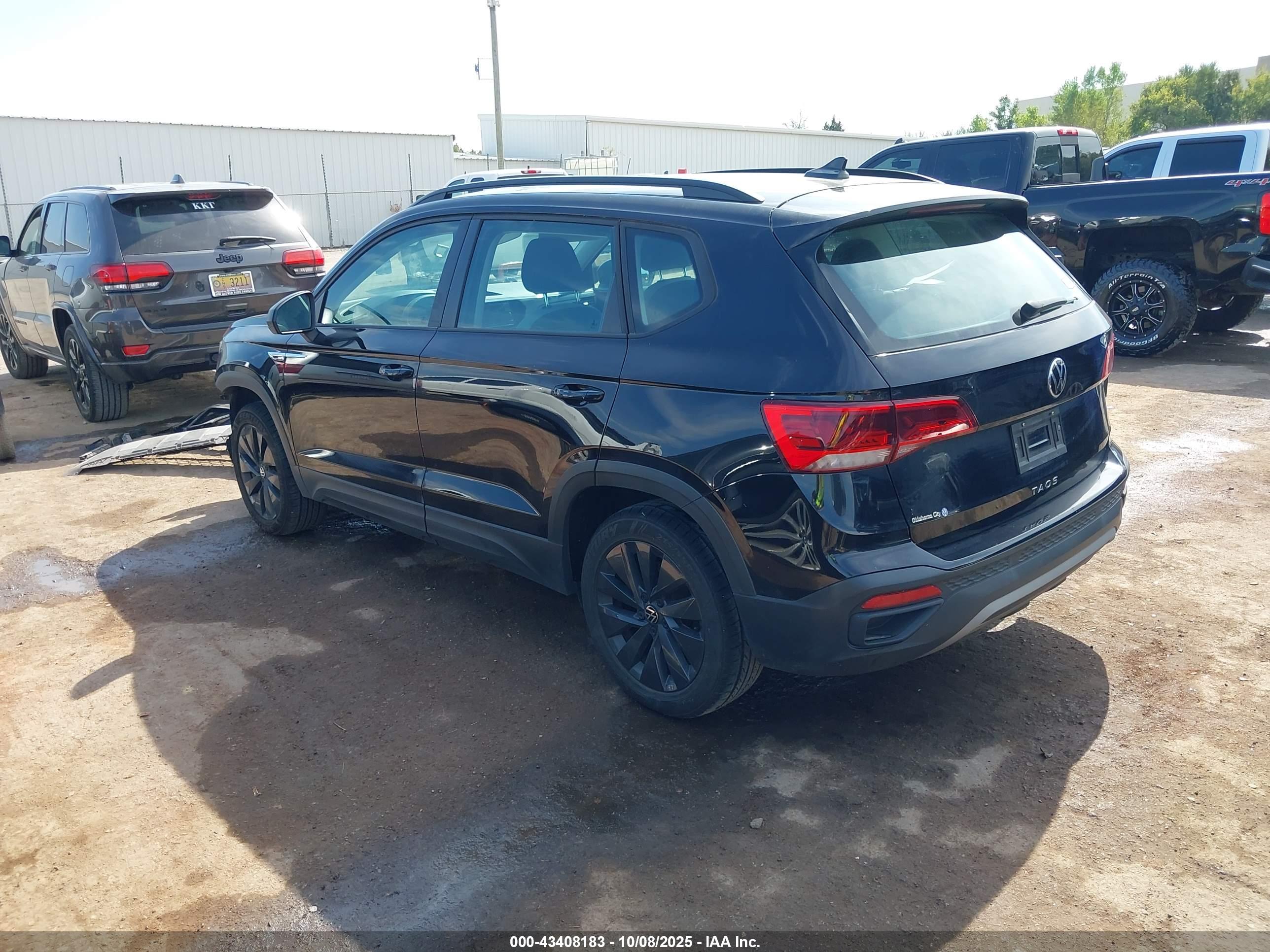 VOLKSWAGEN TAOS image 3