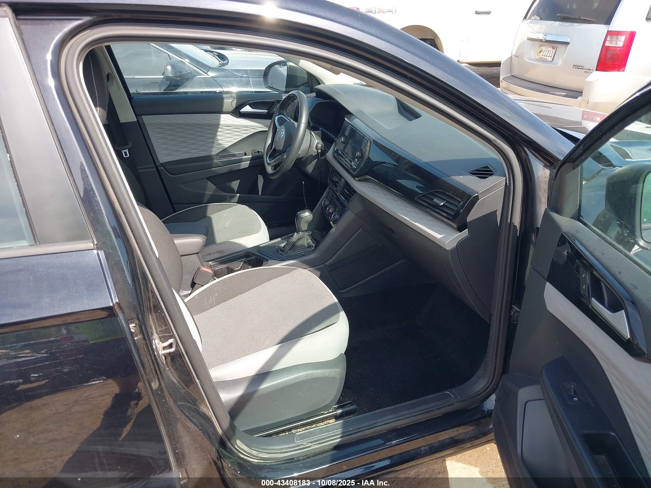 VOLKSWAGEN TAOS image 5