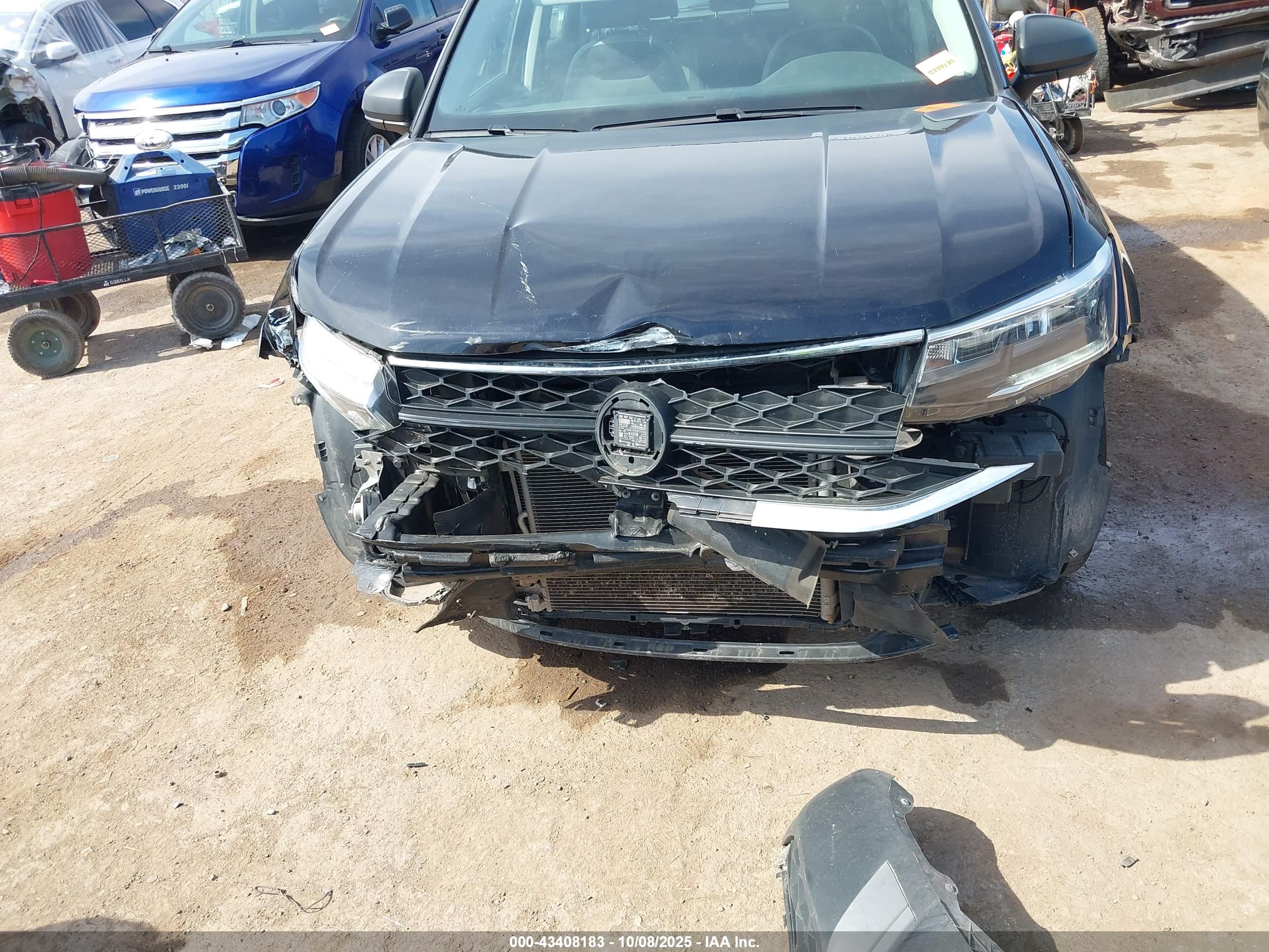 VOLKSWAGEN TAOS image 6