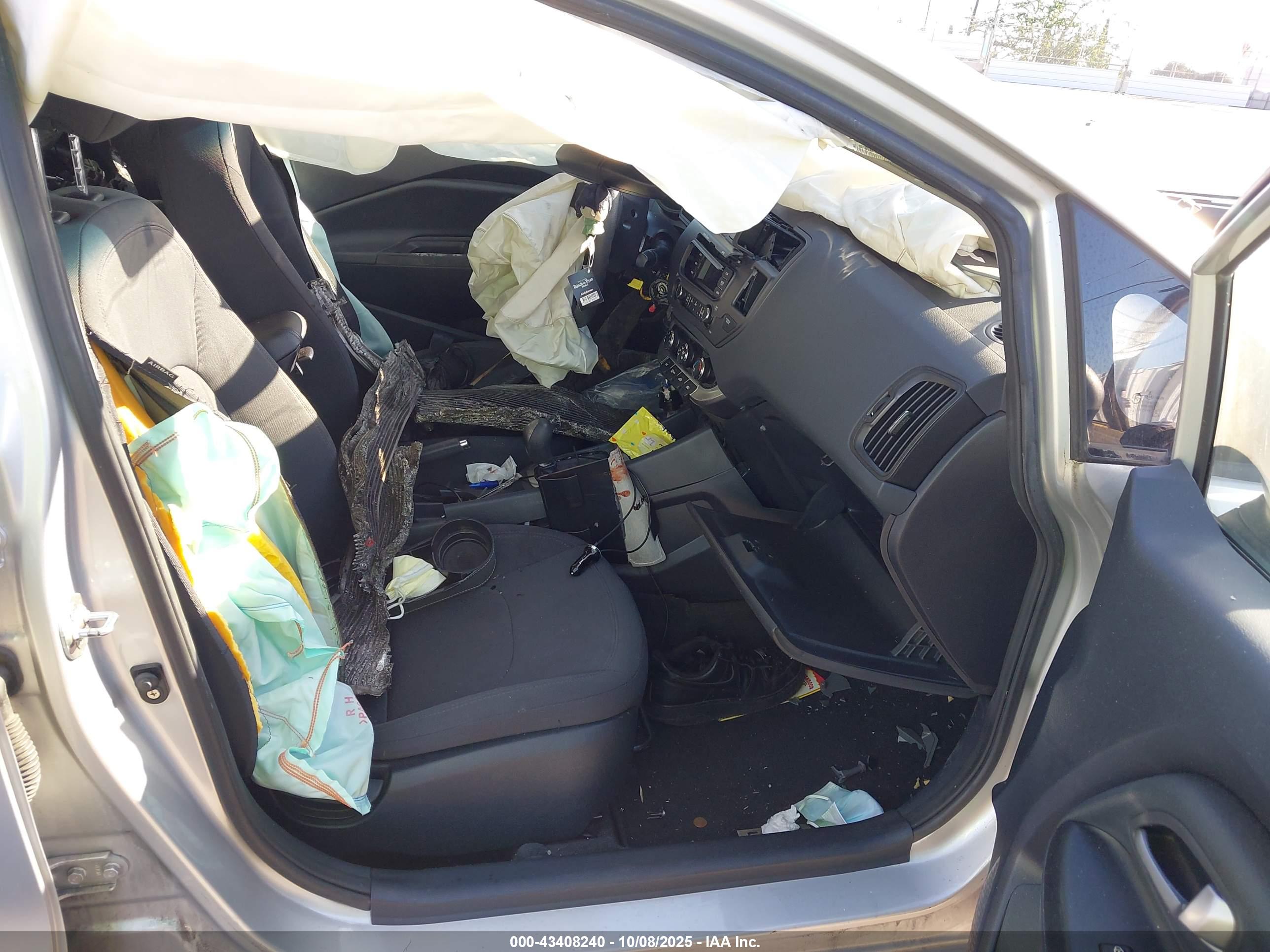 KIA RIO image 5