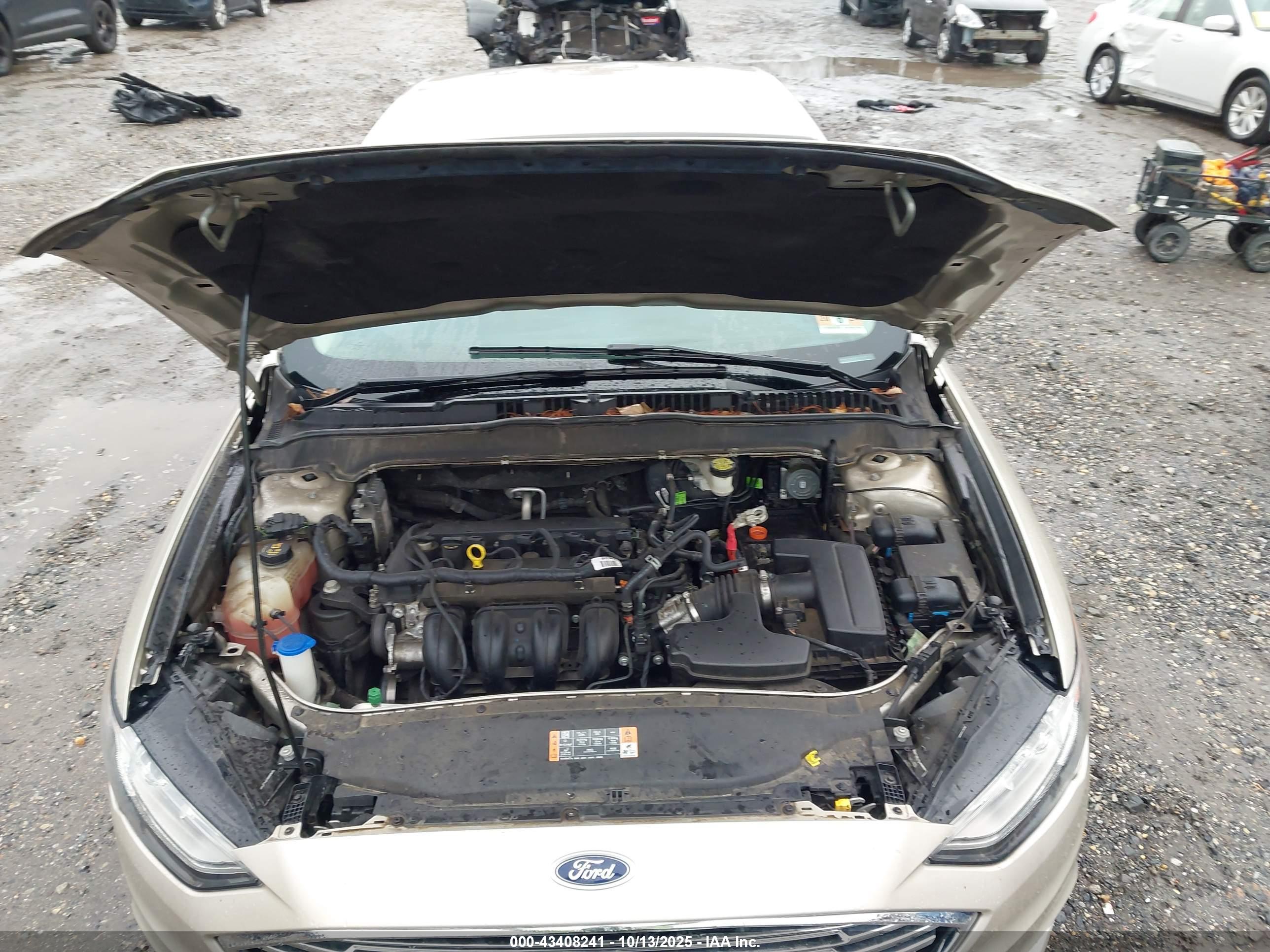 FORD FUSION image 10