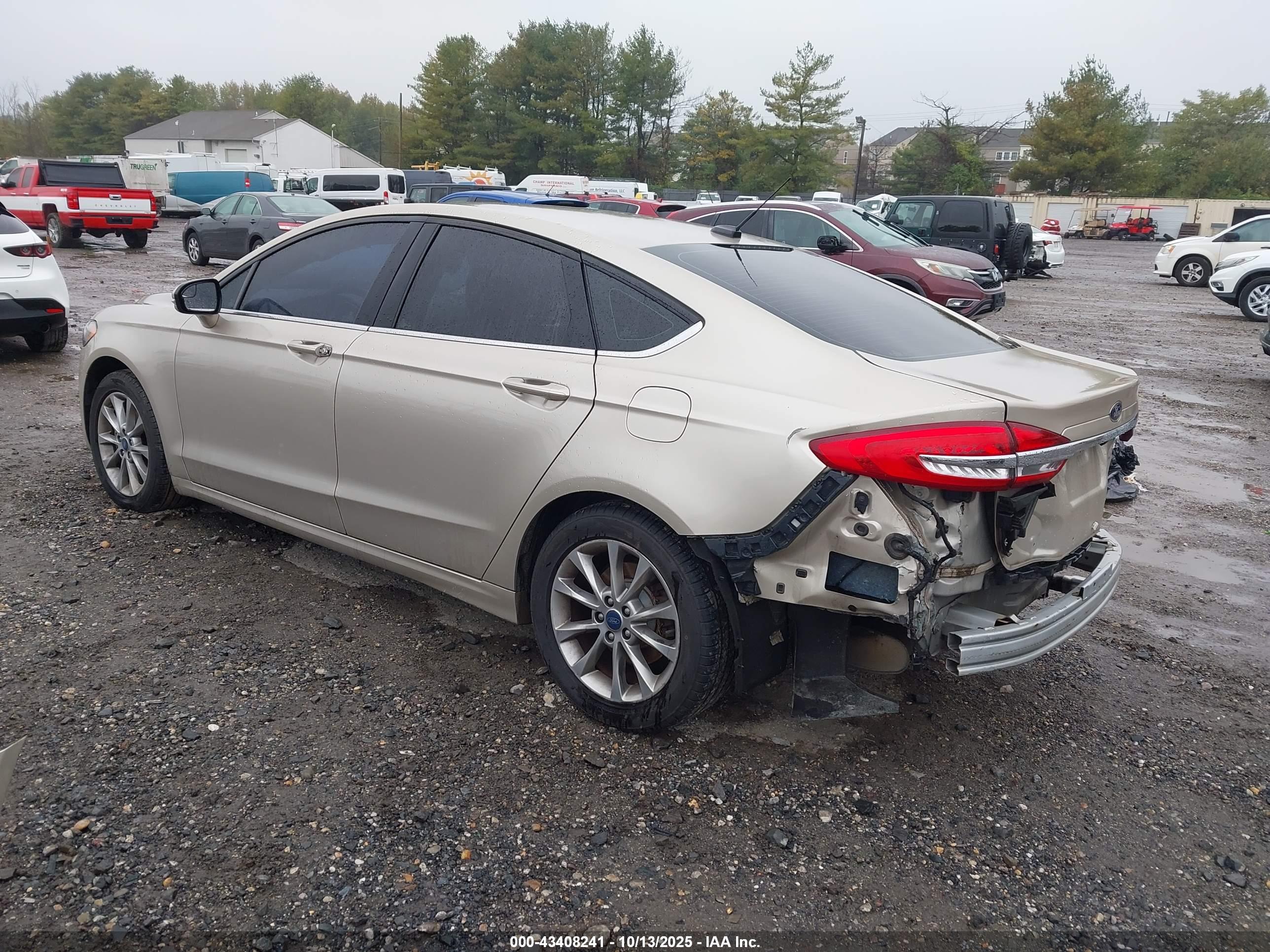 FORD FUSION image 3