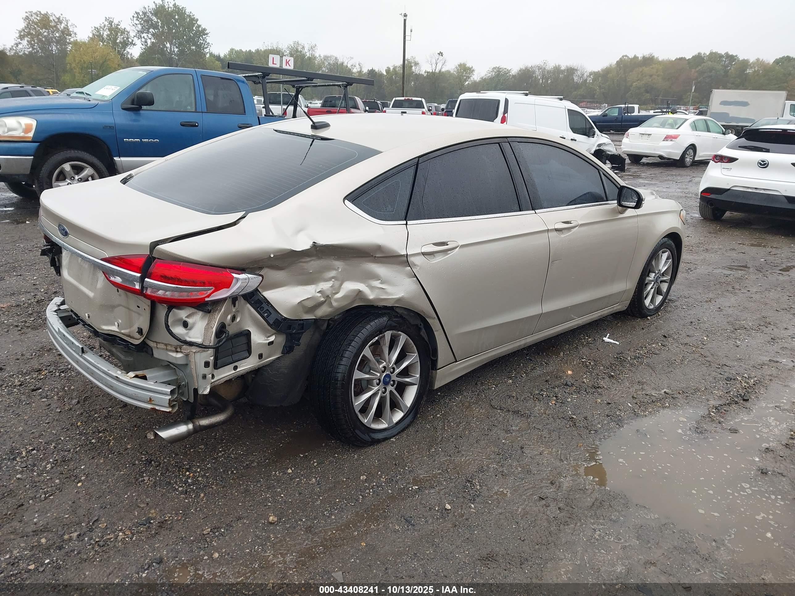 FORD FUSION image 4