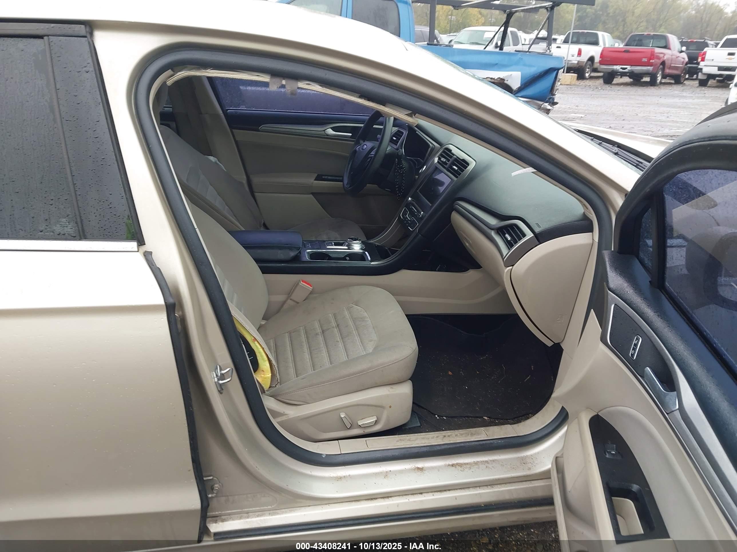 FORD FUSION image 5