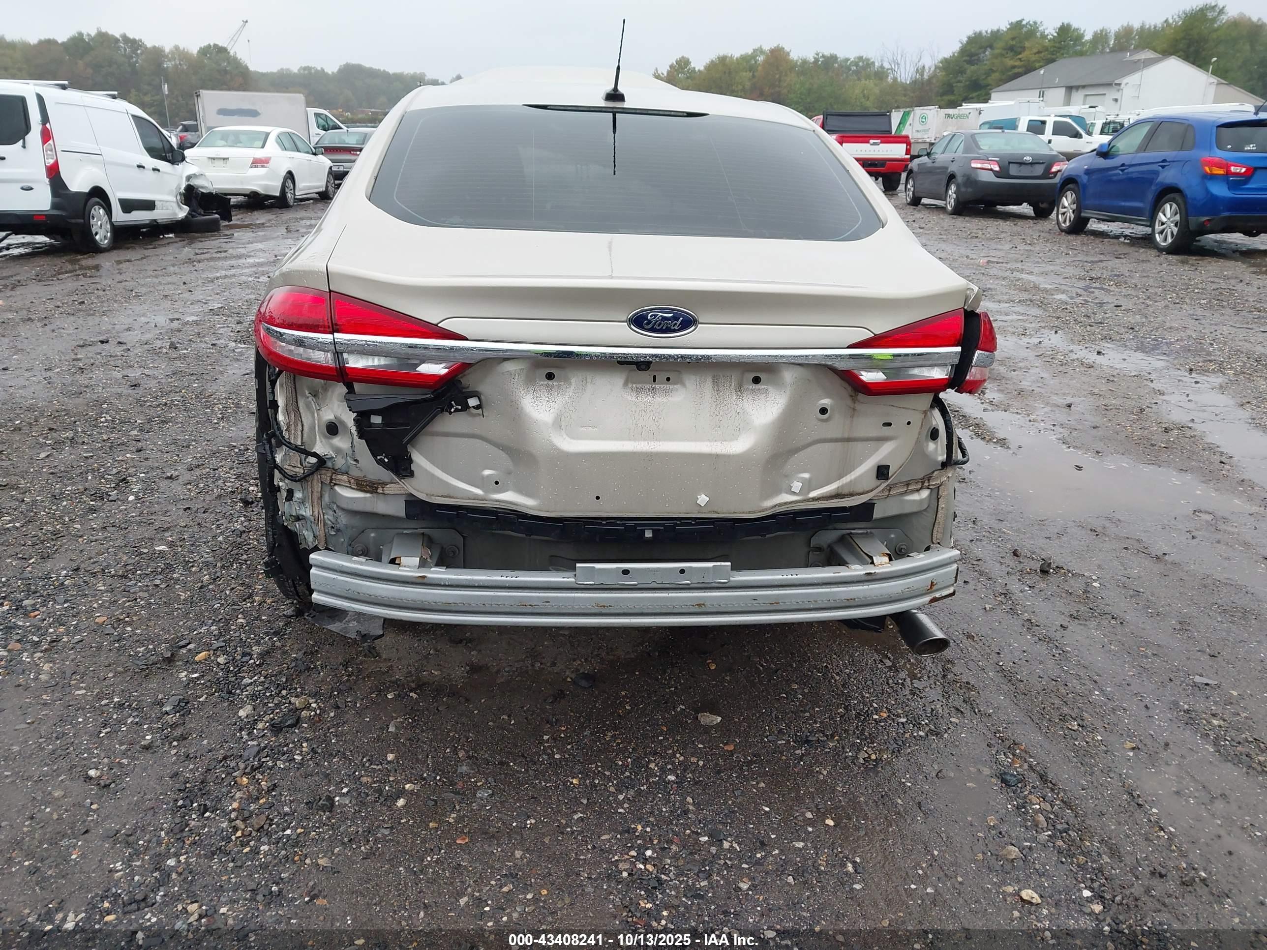 FORD FUSION image 6