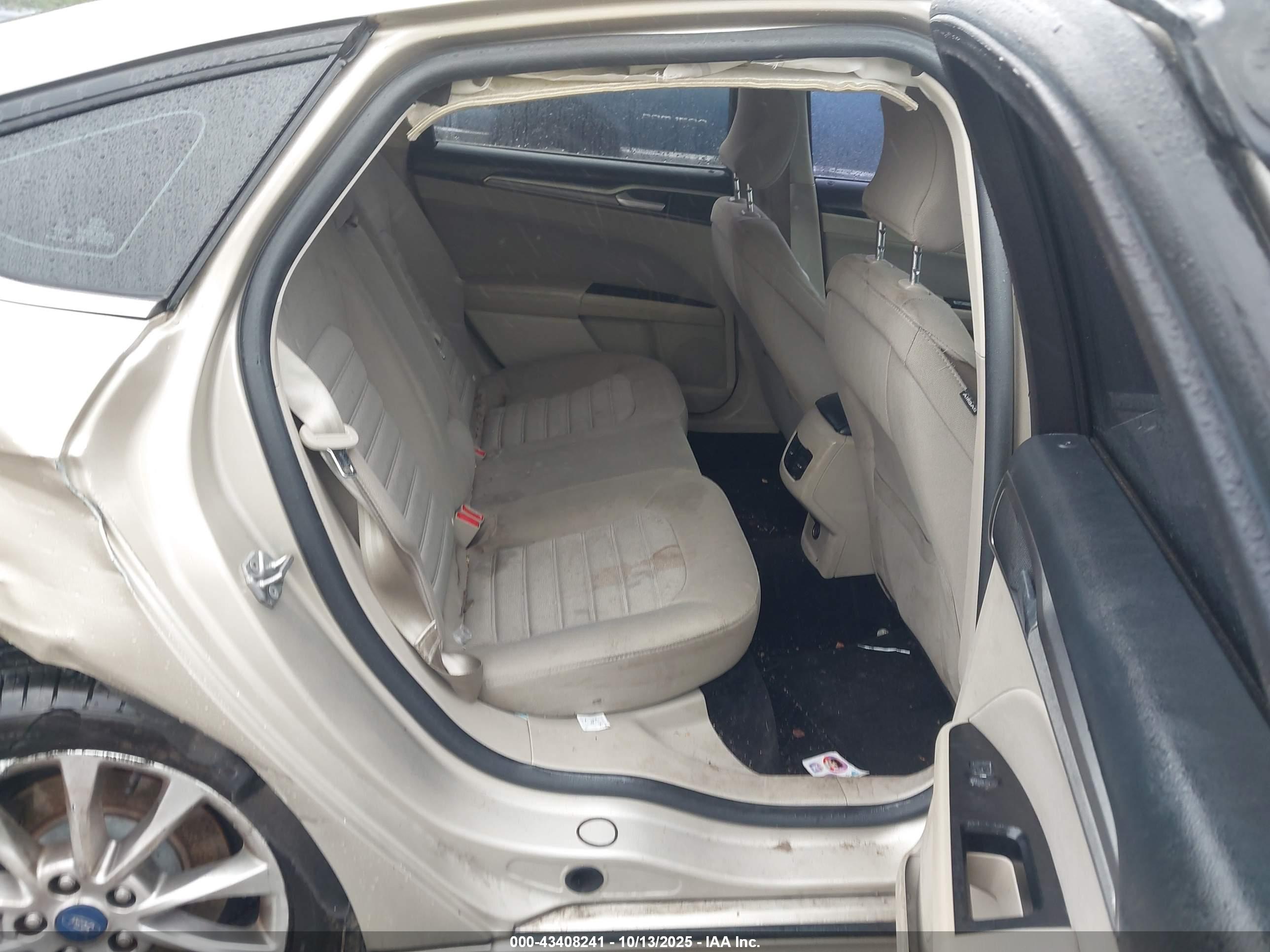 FORD FUSION image 8