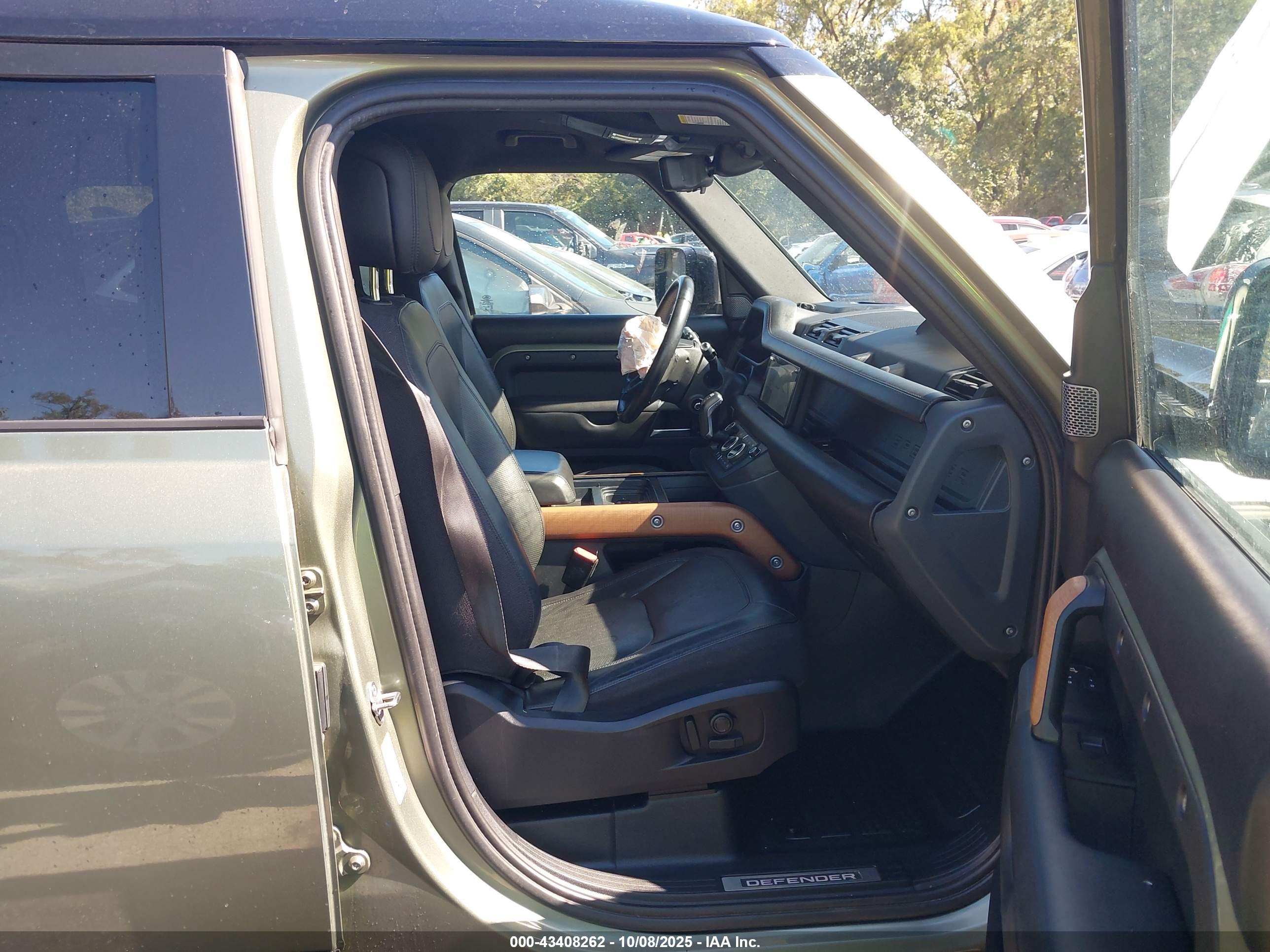 LAND ROVER image 5