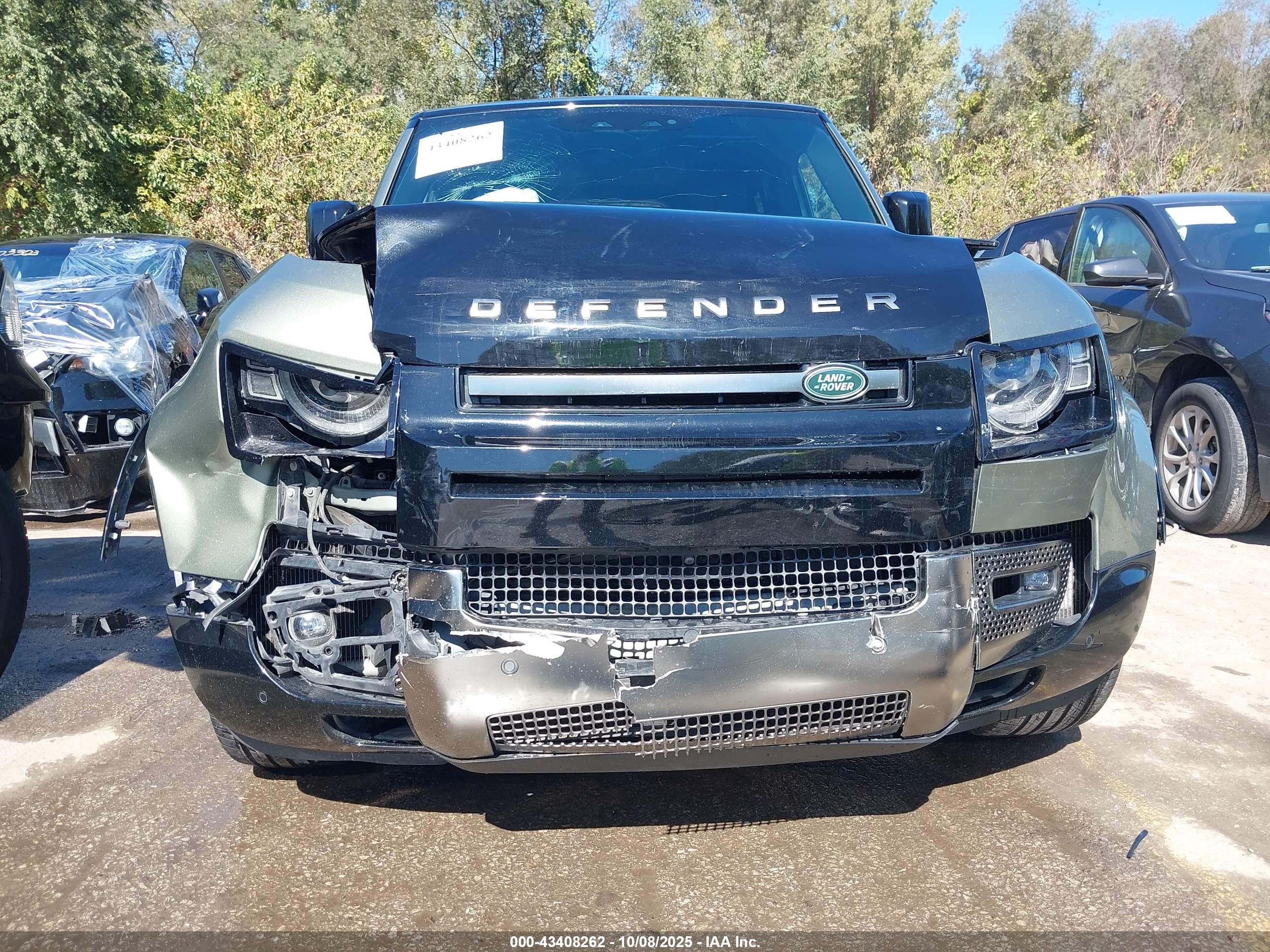 LAND ROVER image 6