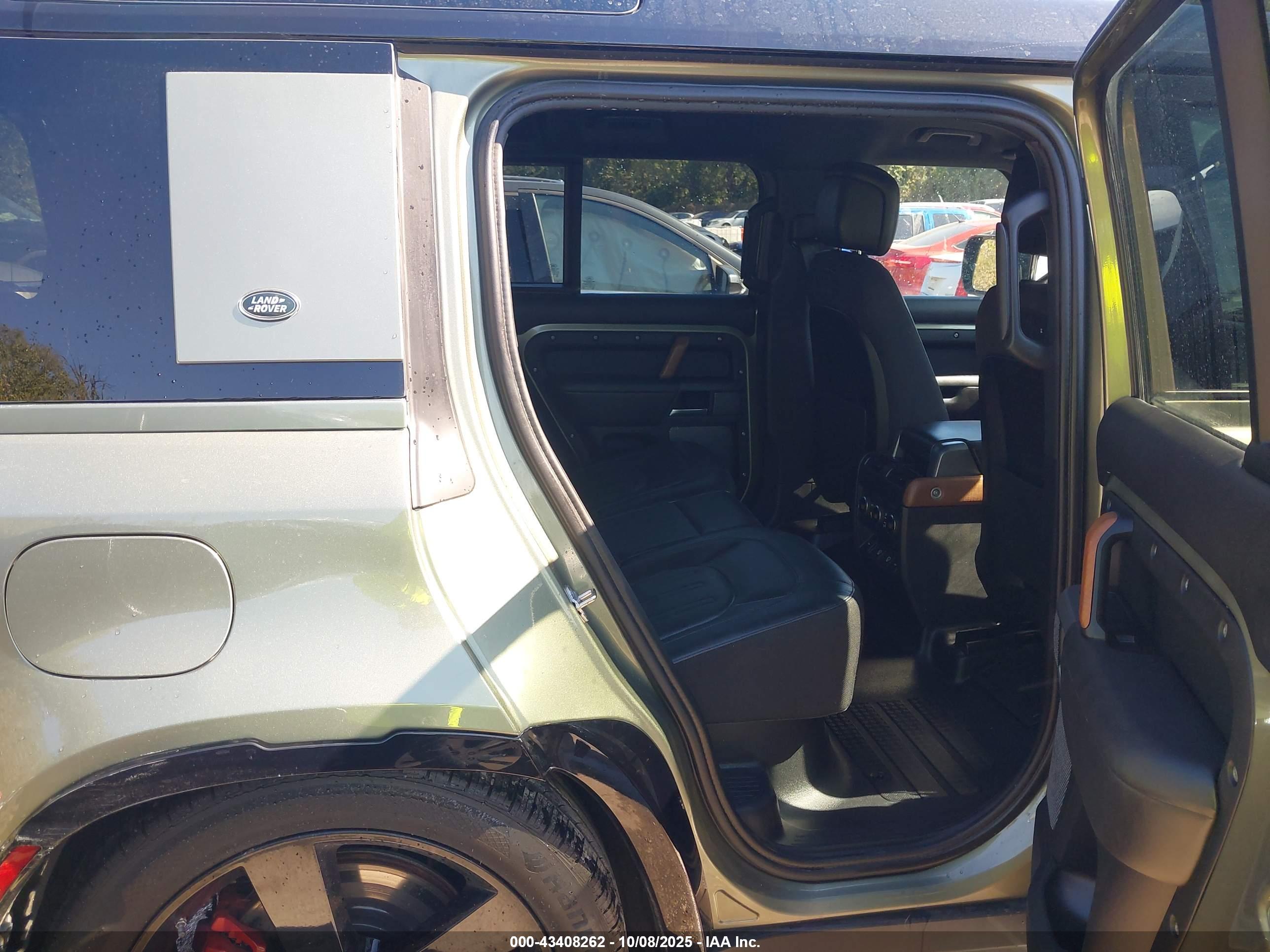 LAND ROVER image 8