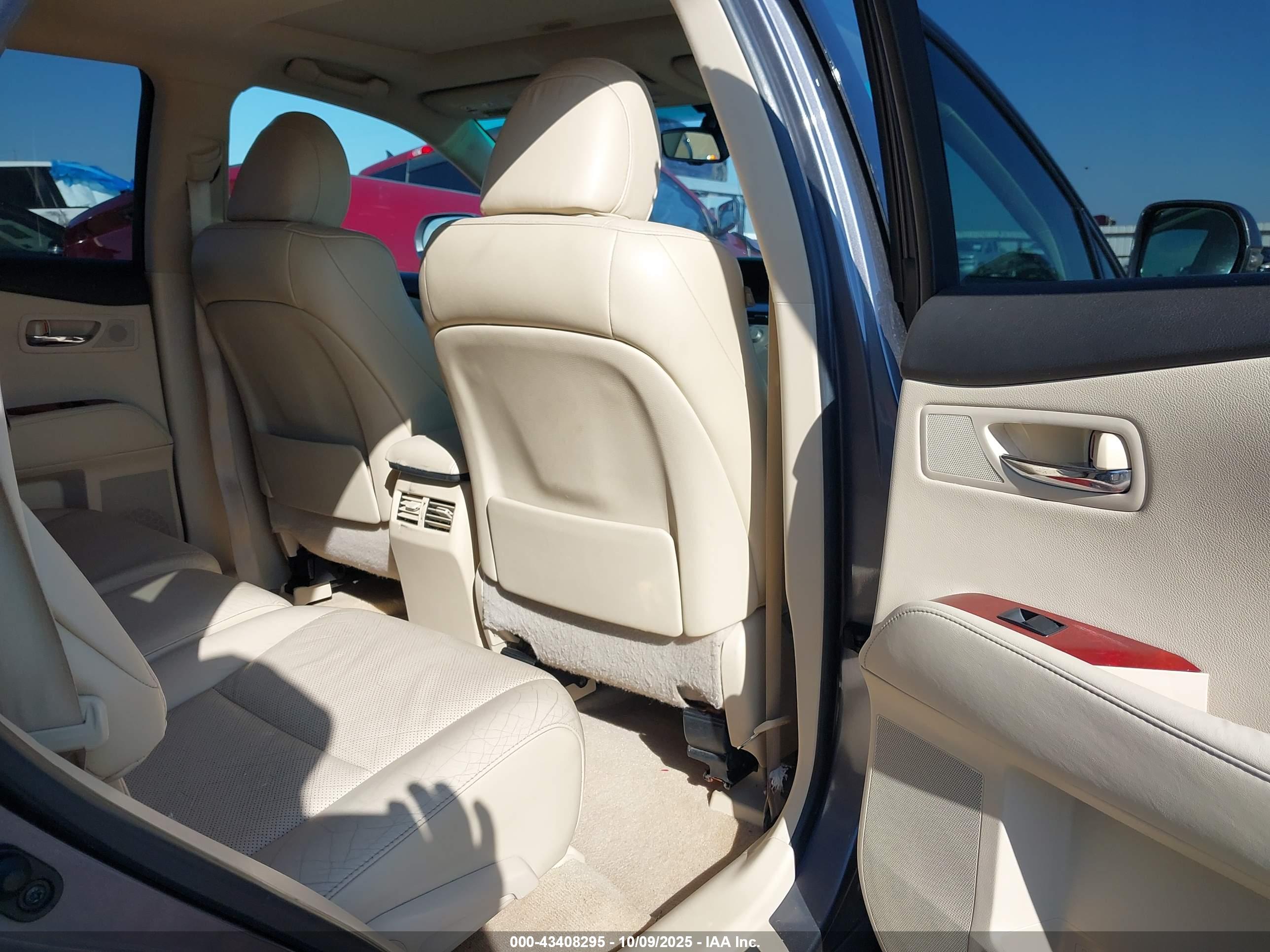 LEXUS RX image 8
