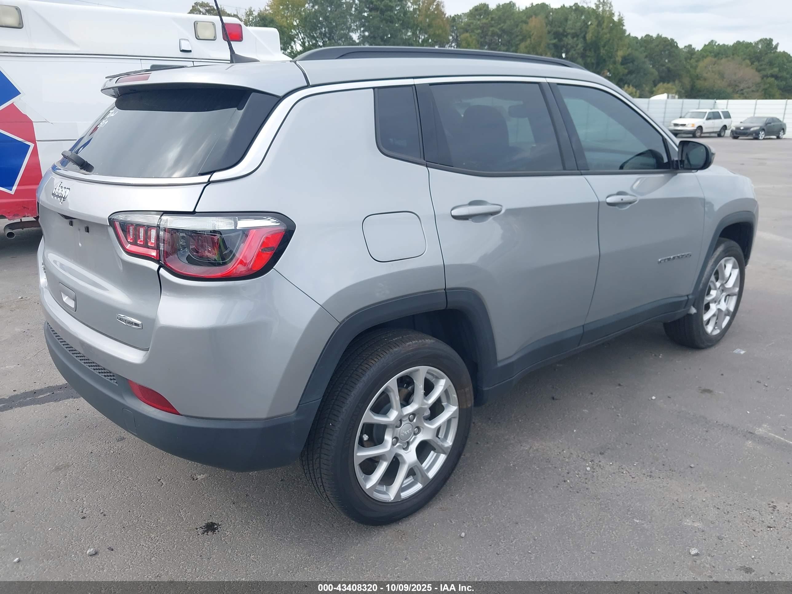 JEEP COMPASS image 4