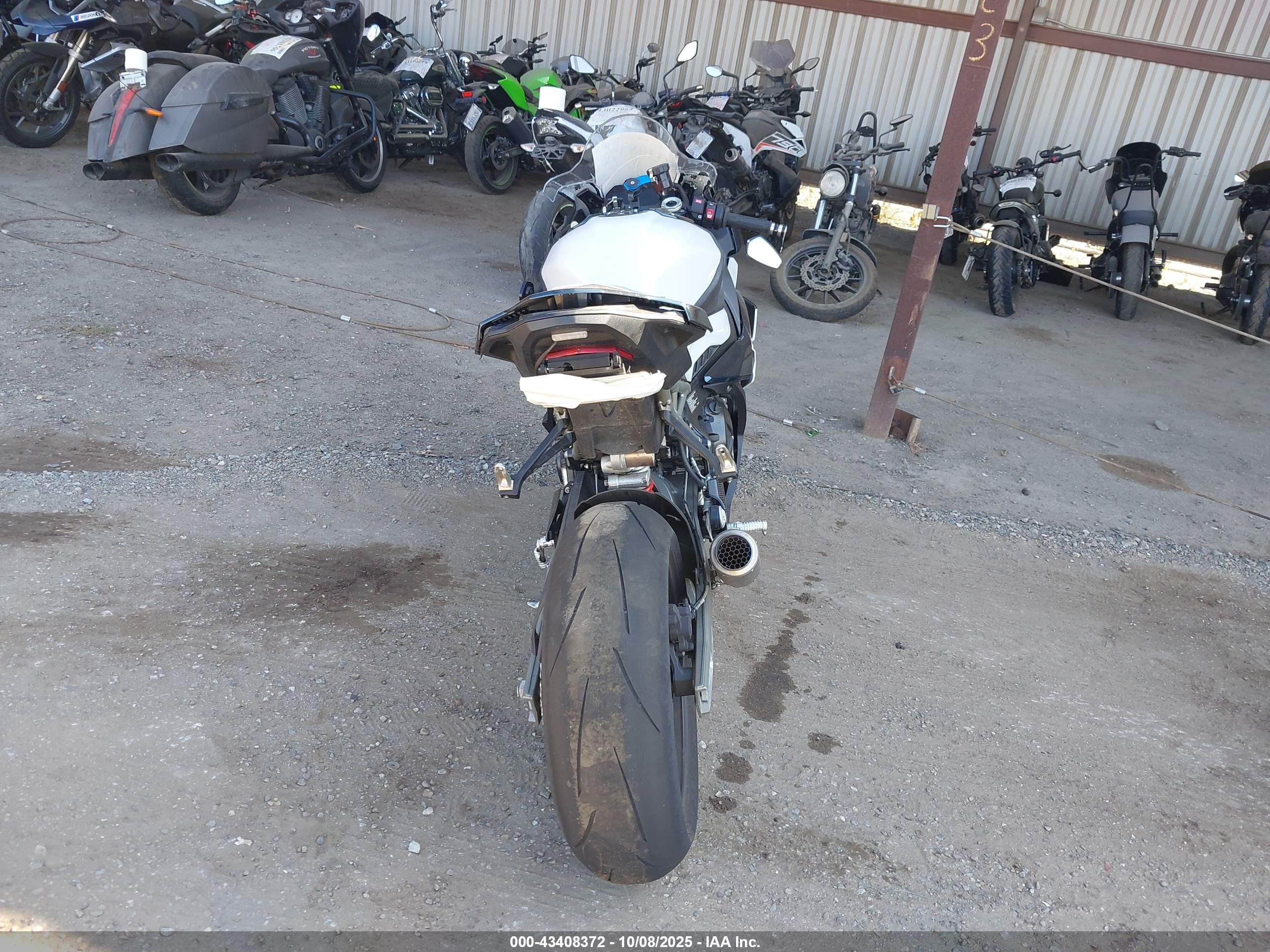 BMW S image 6