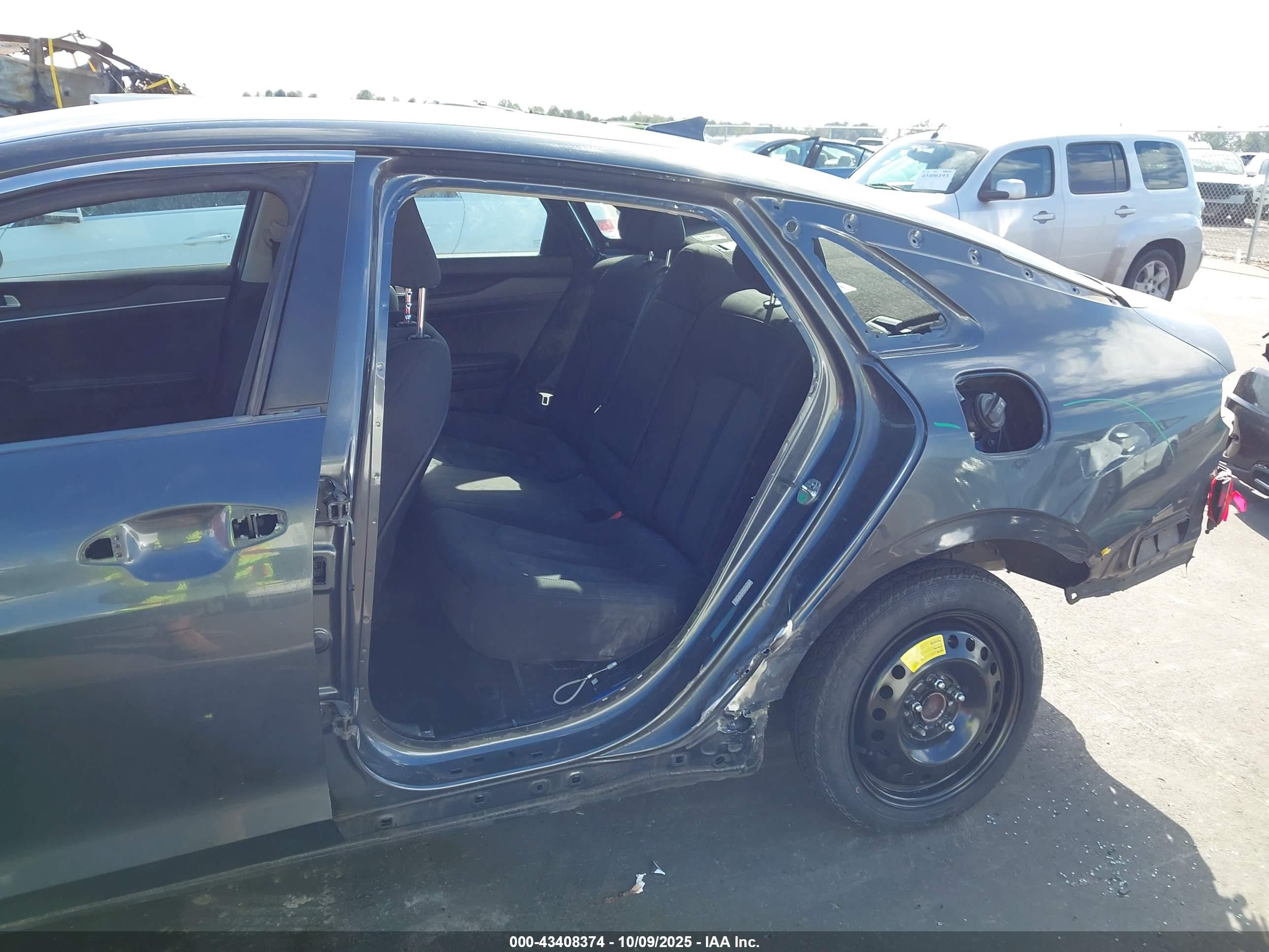KIA K5 image 6