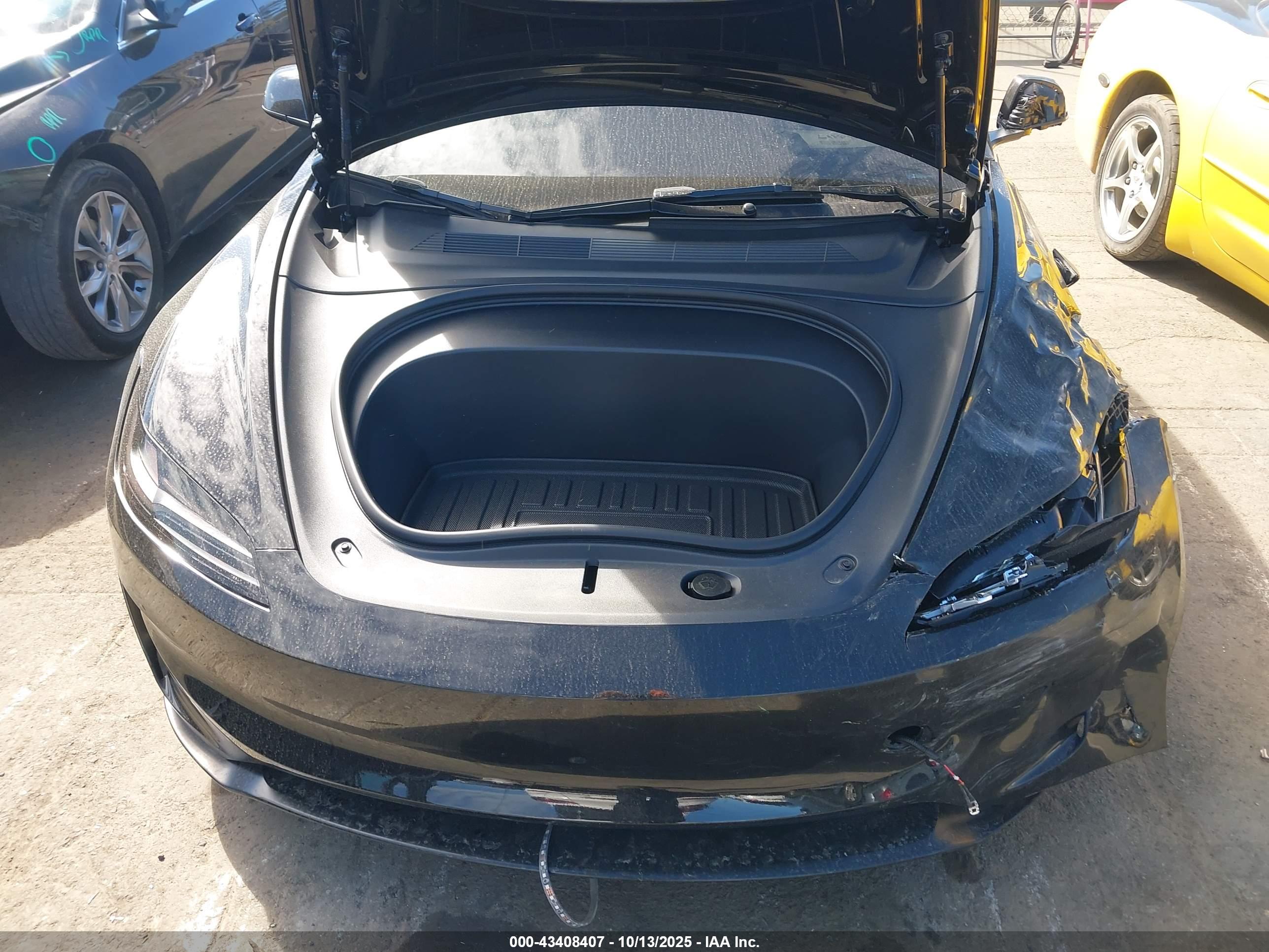 TESLA MODEL image 10