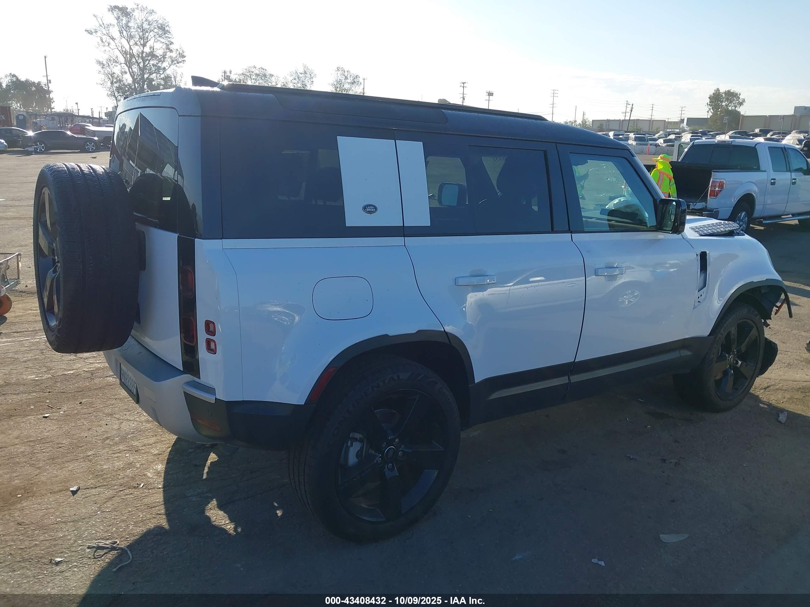 LAND ROVER image 4