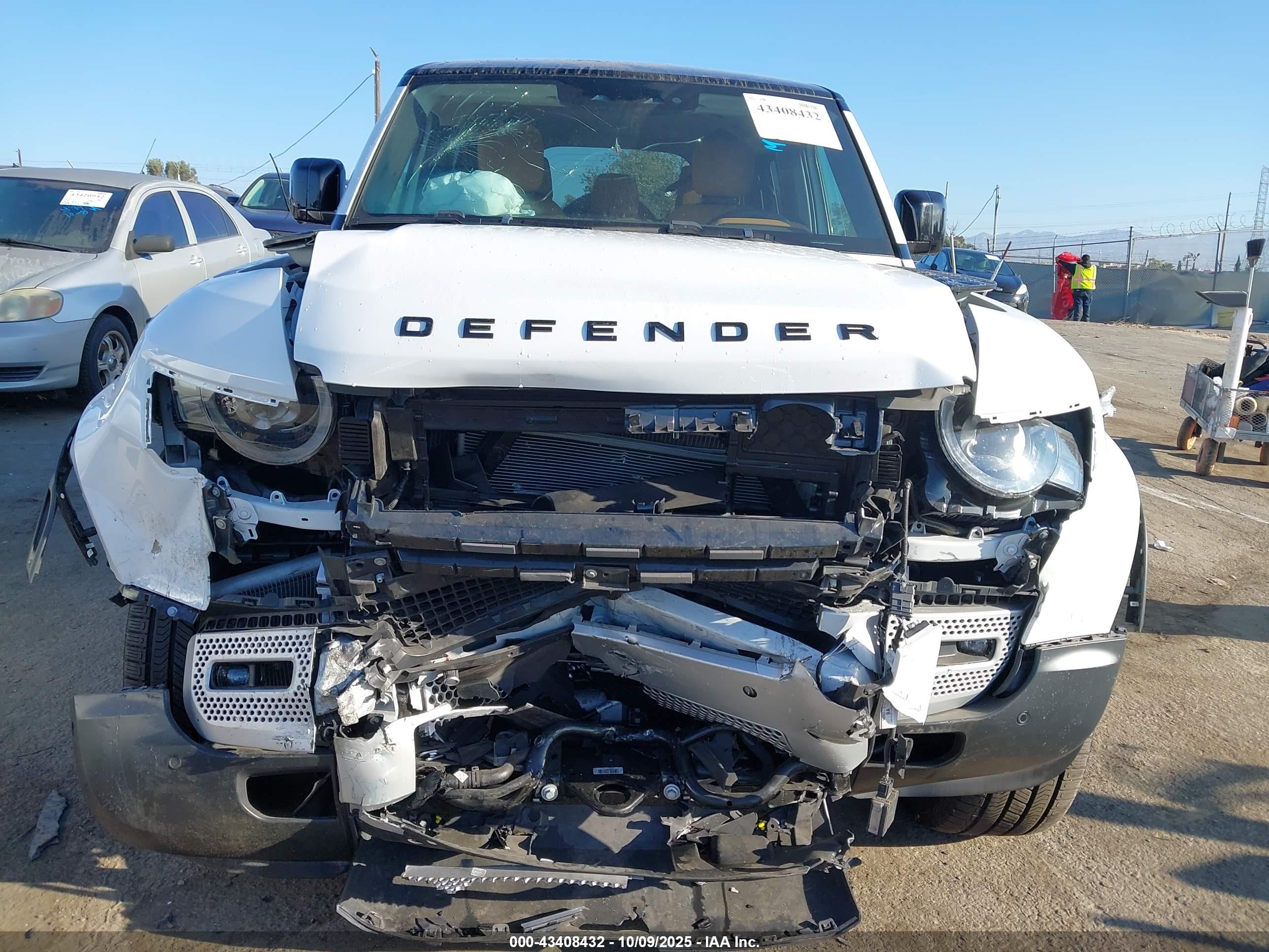 LAND ROVER image 6