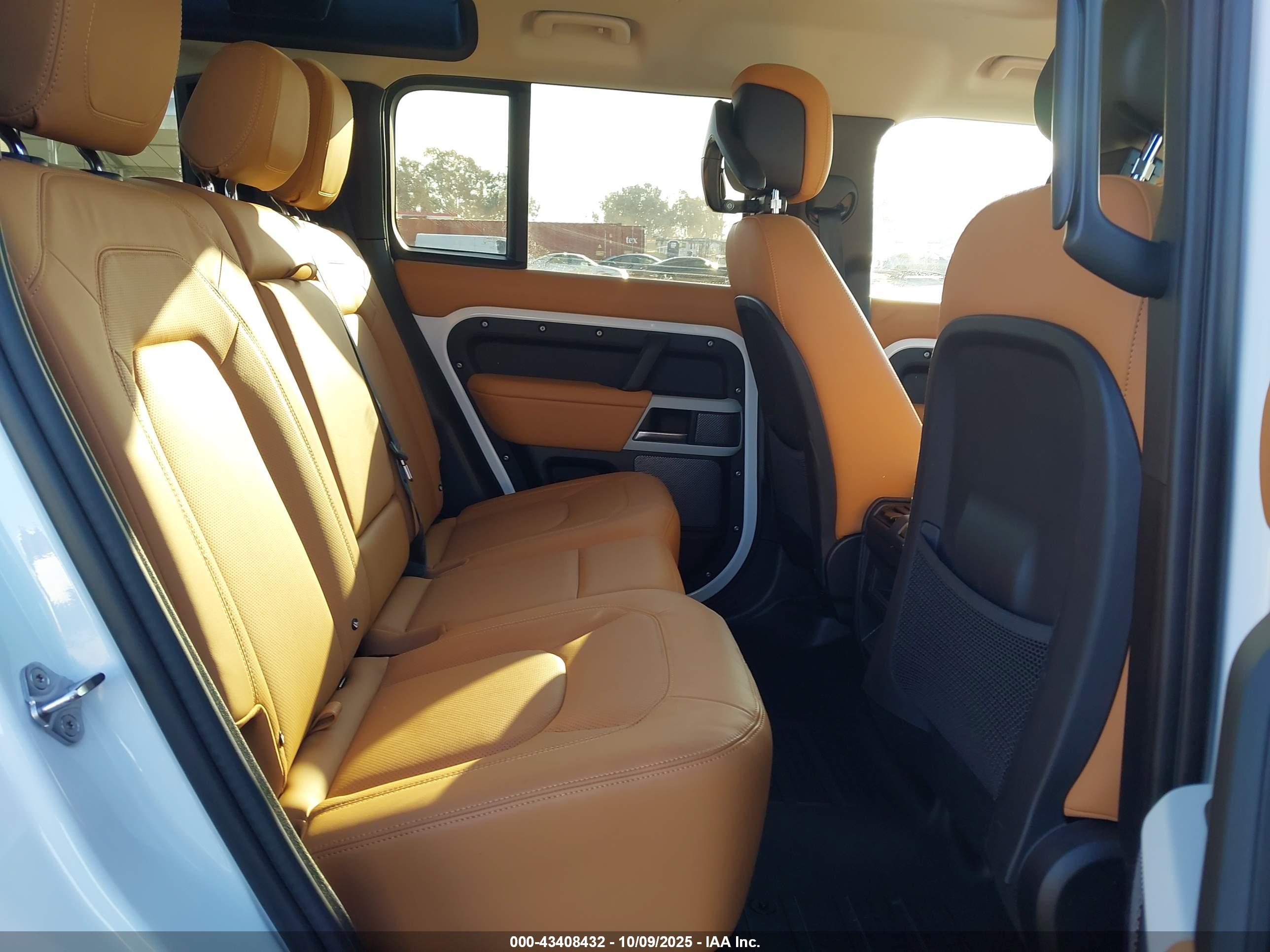 LAND ROVER image 8