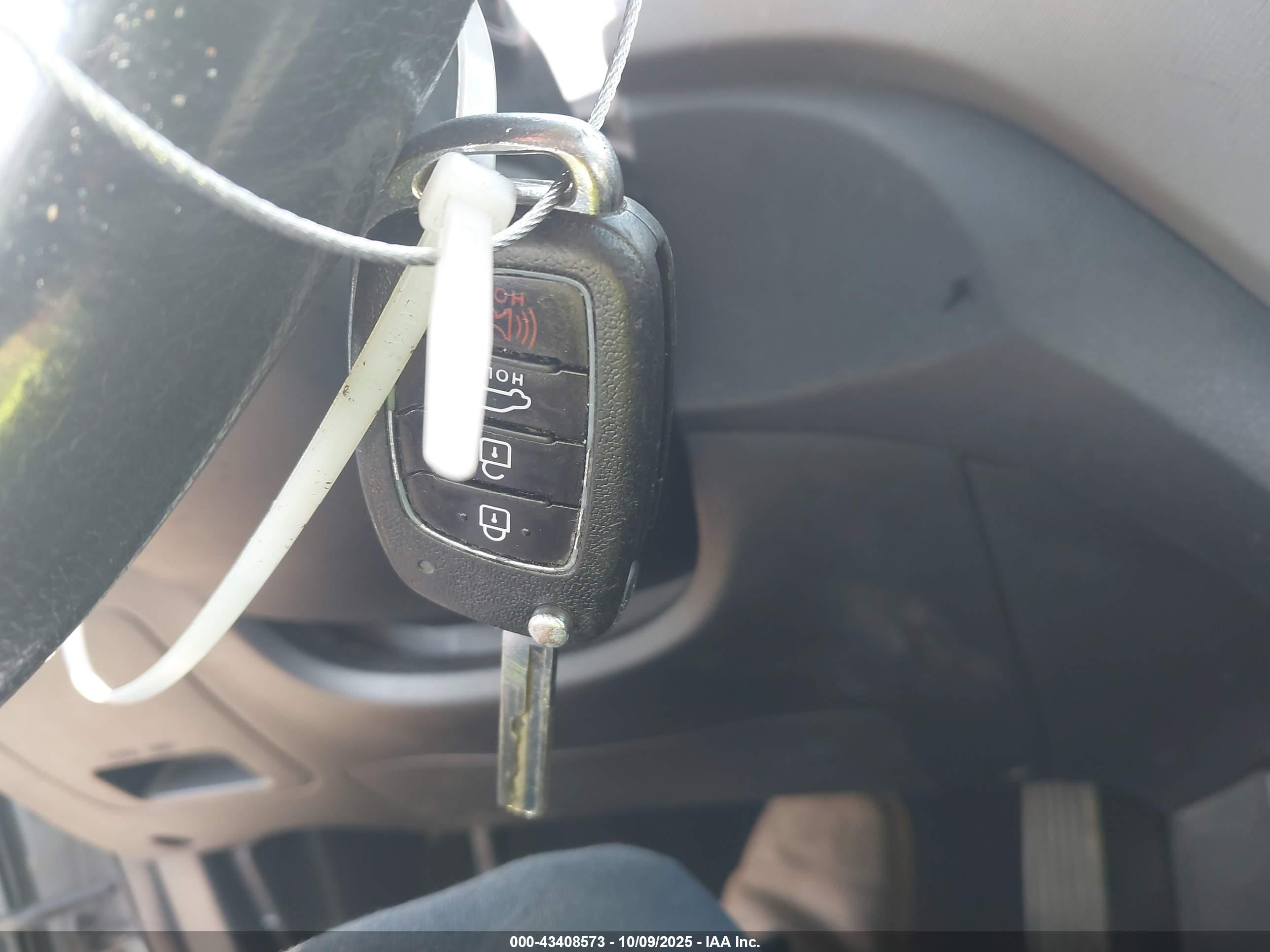 HYUNDAI SANTA image 11