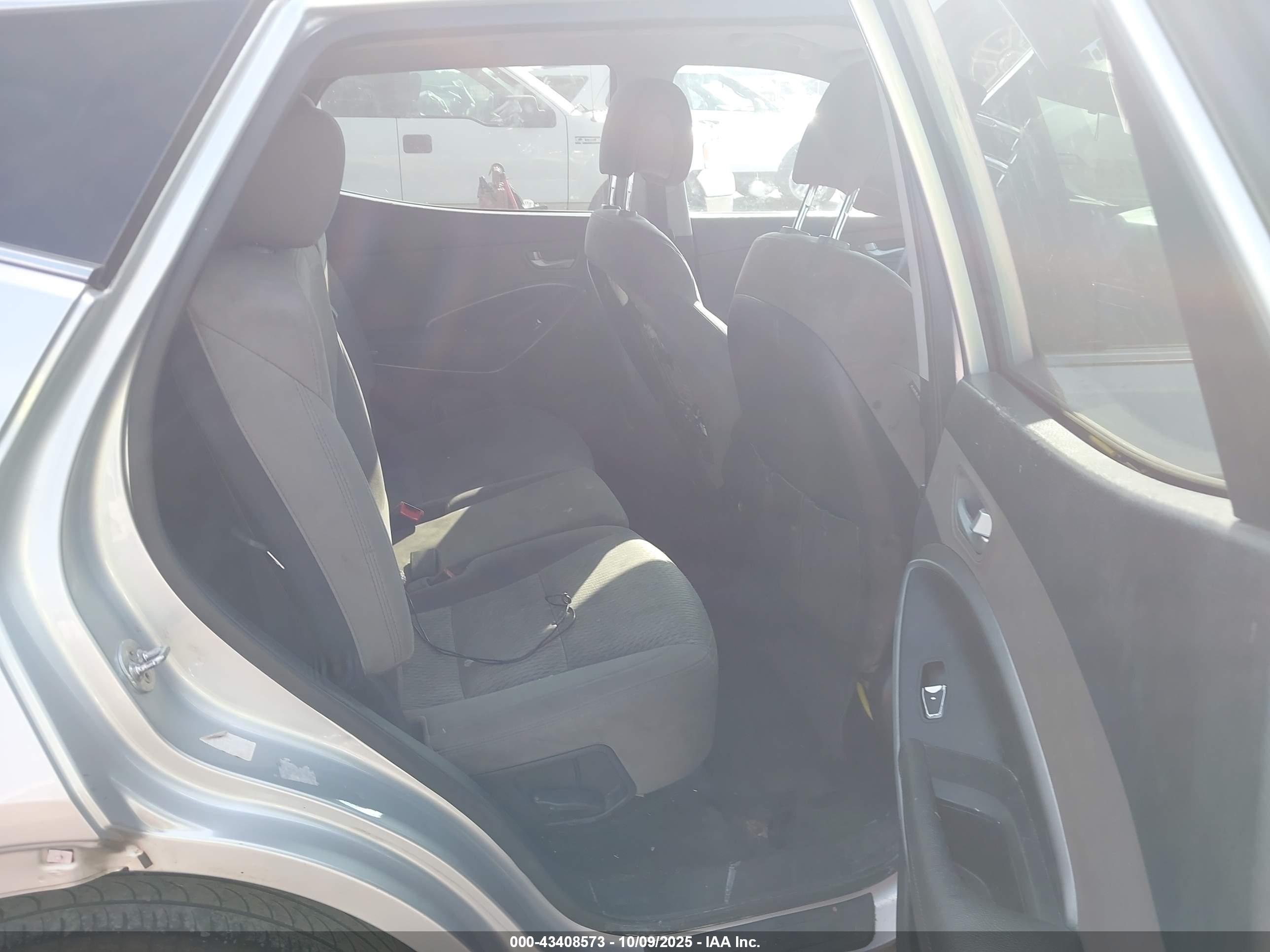 HYUNDAI SANTA image 8