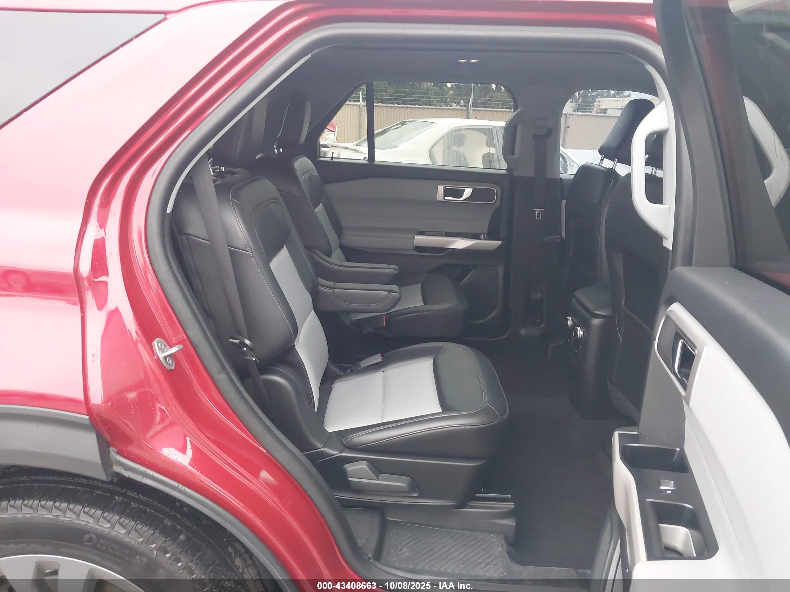 FORD EXPLORER image 8