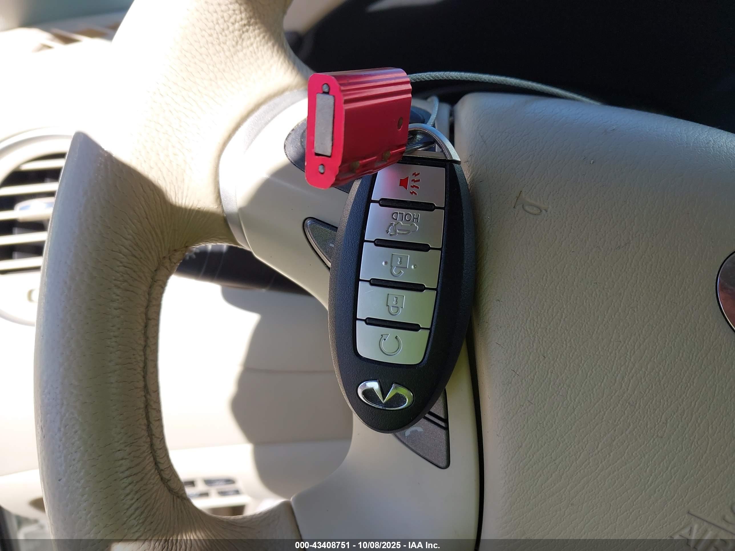 INFINITI JX35 image 11