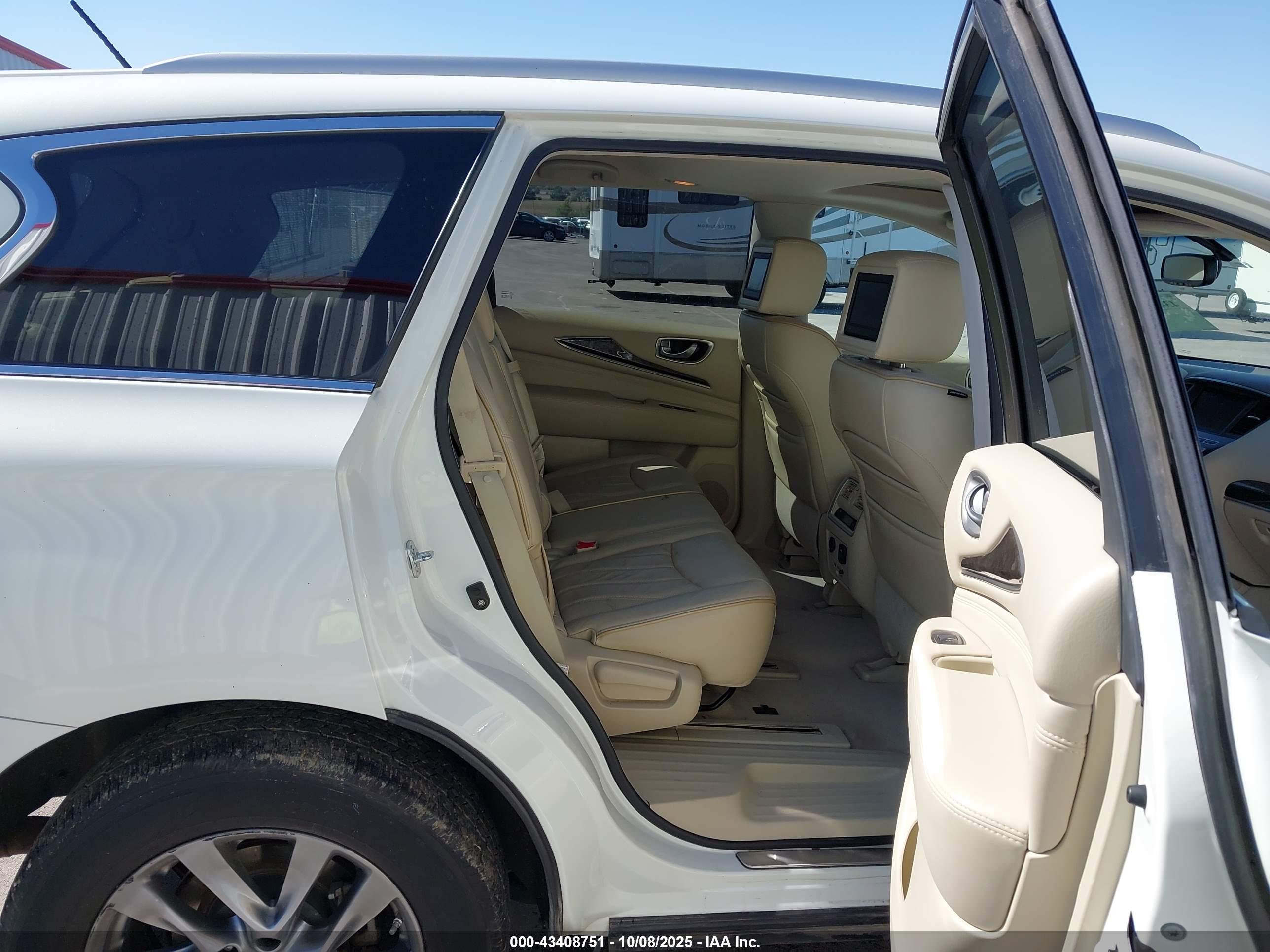 INFINITI JX35 image 8
