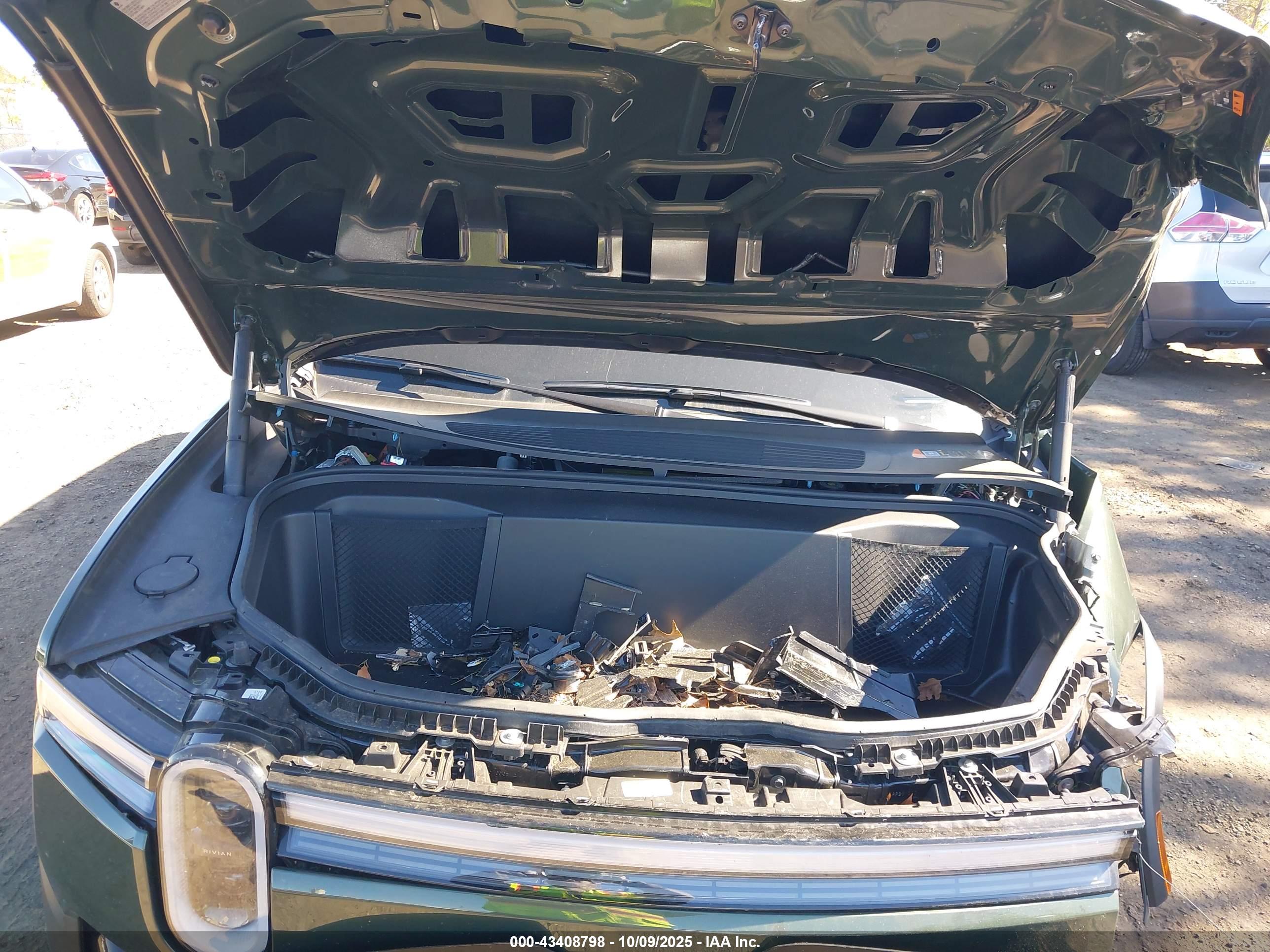 RIVIAN R1S image 10