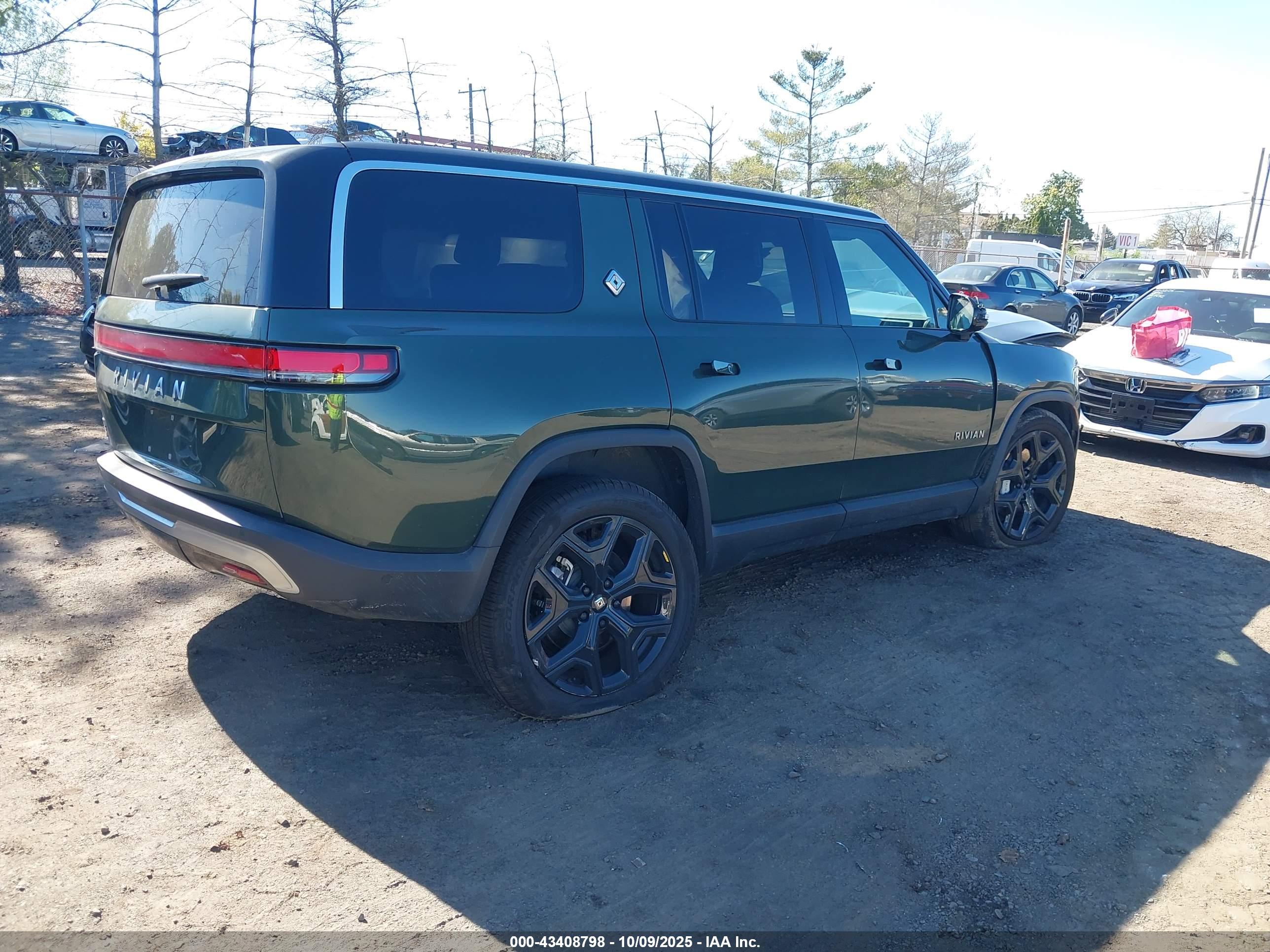 RIVIAN R1S image 4
