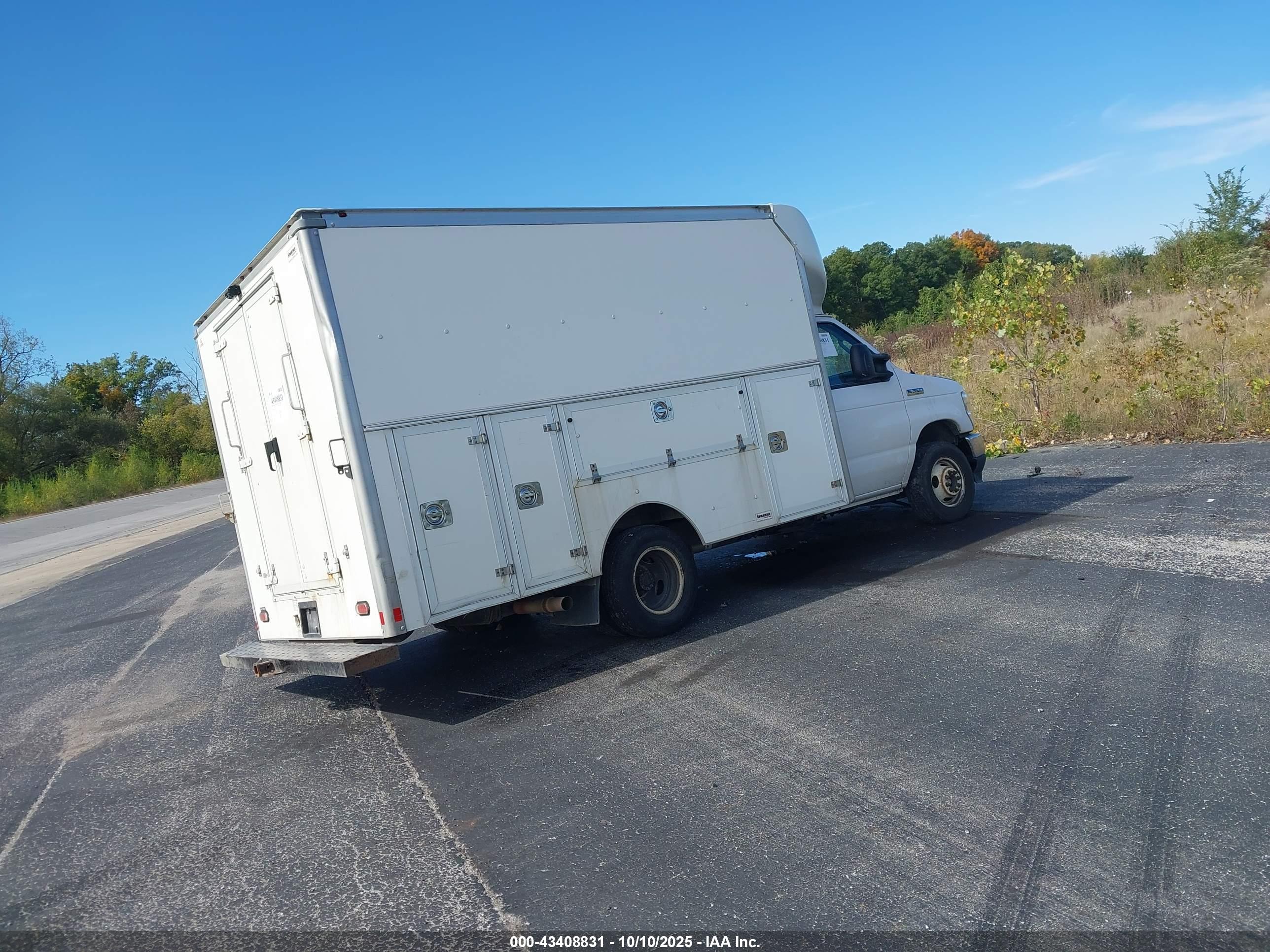 FORD E-350 image 4