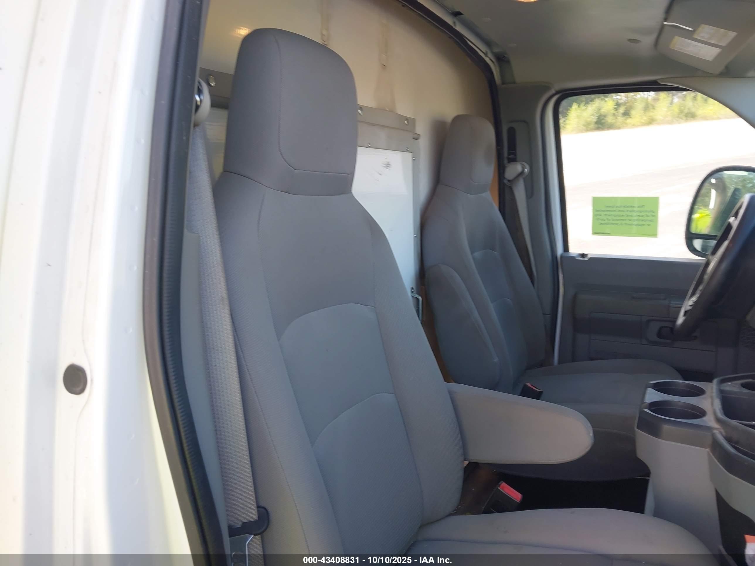 FORD E-350 image 8