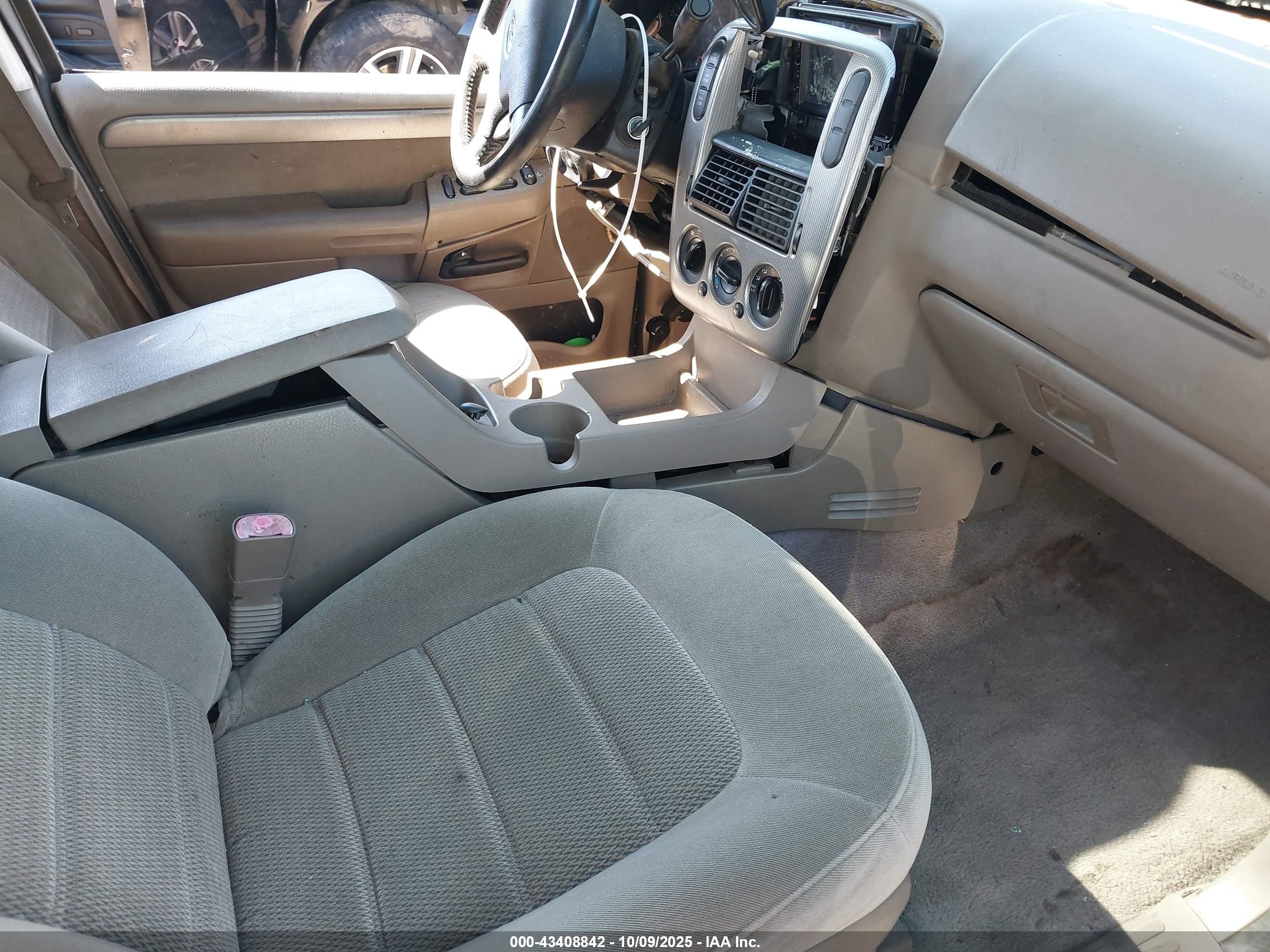 FORD EXPLORER image 5