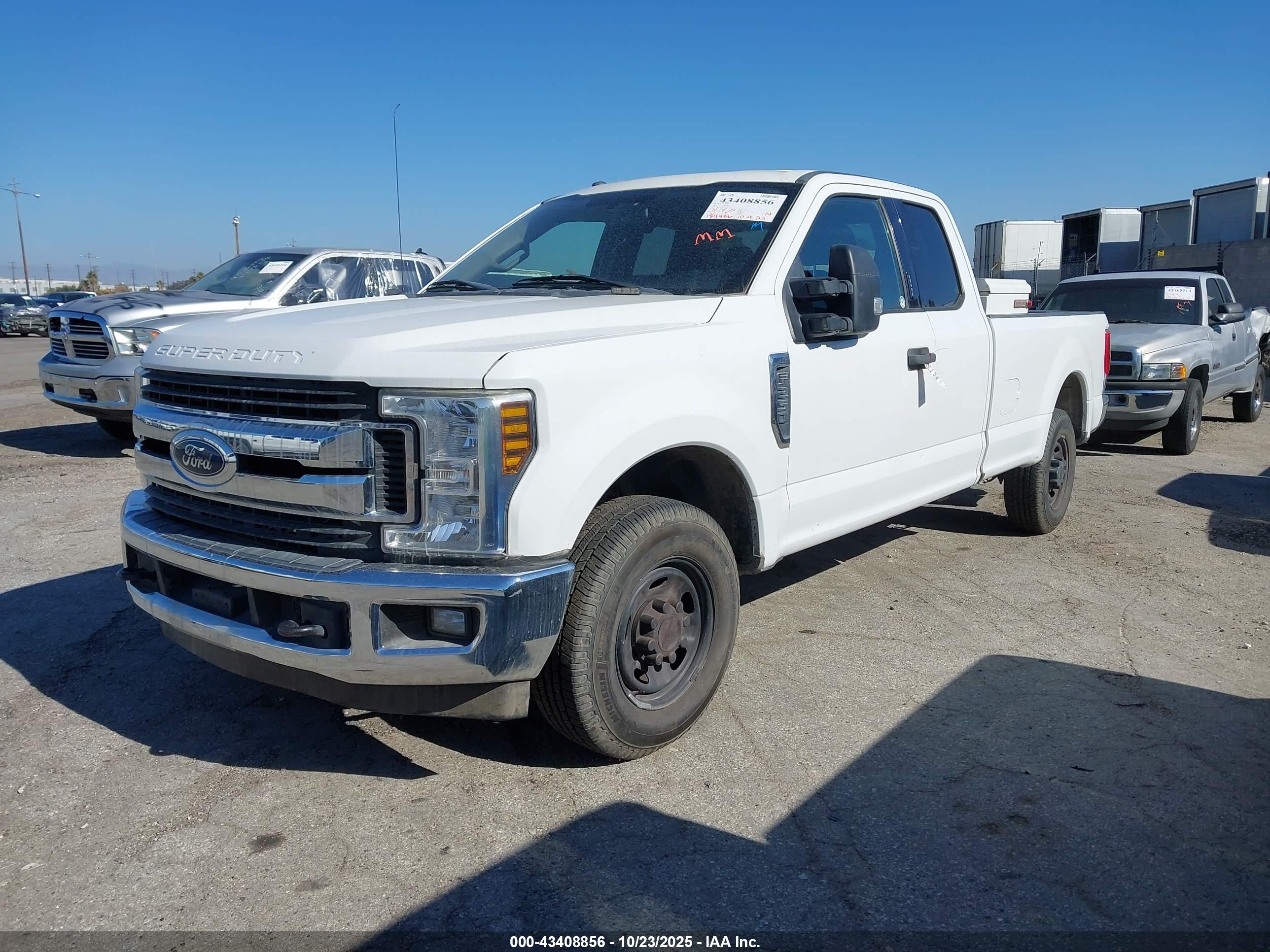 FORD F-250 image 2