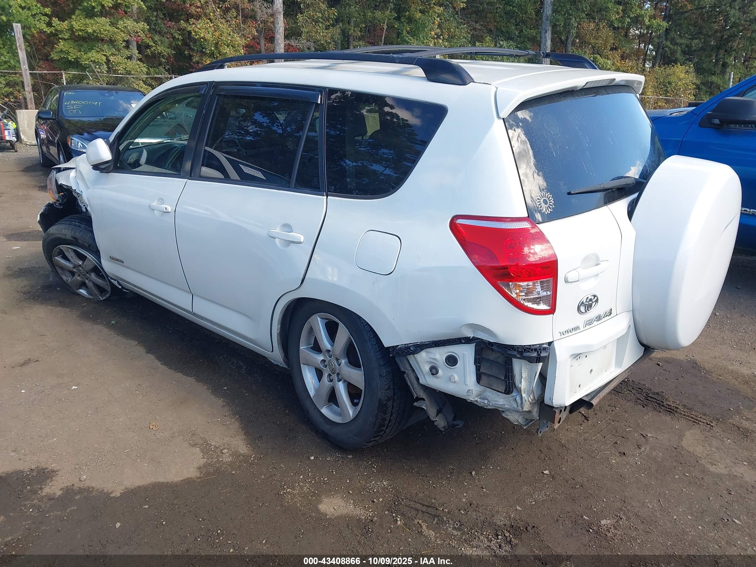 TOYOTA RAV4 image 3